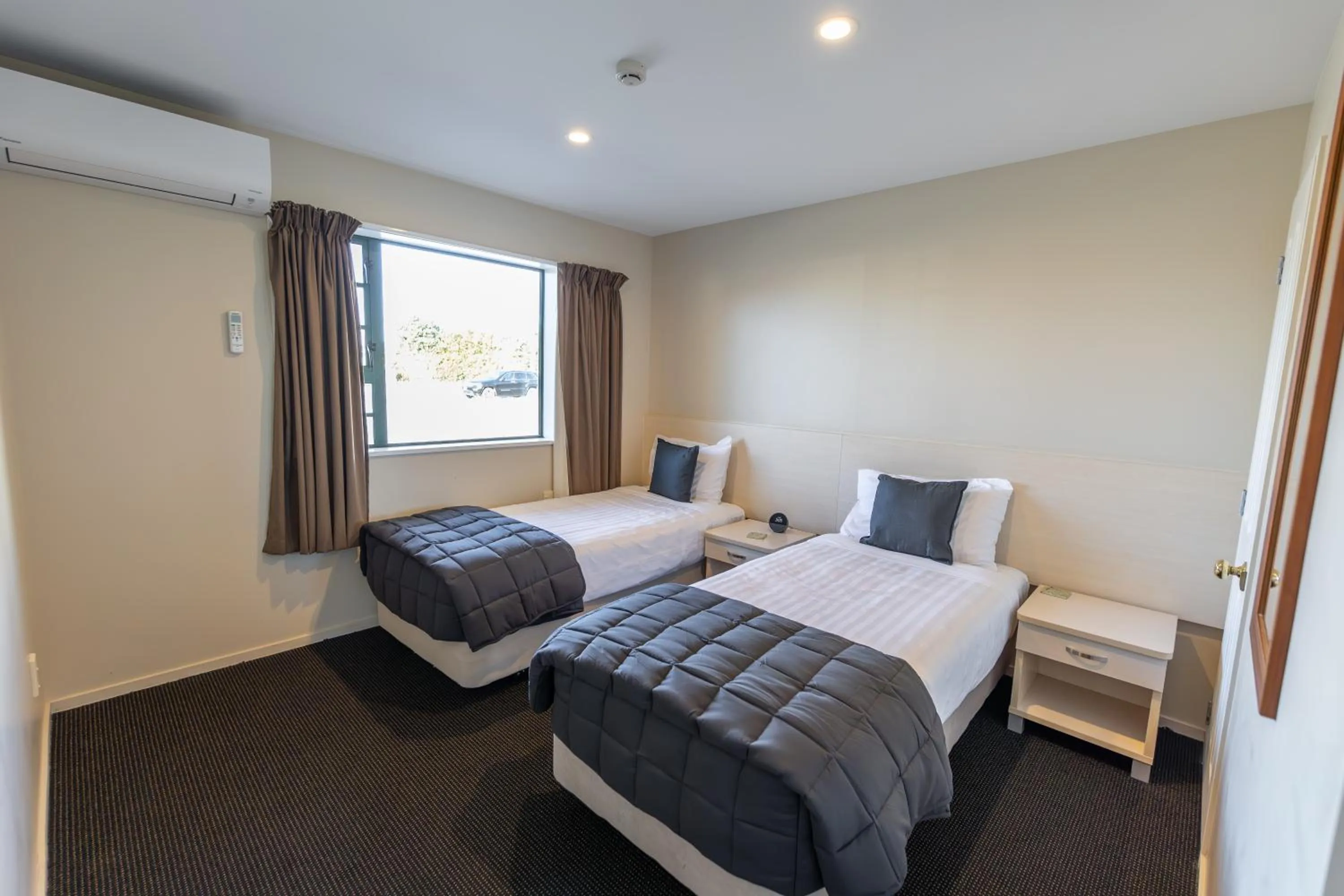 Bed in Lobster Inn Motel