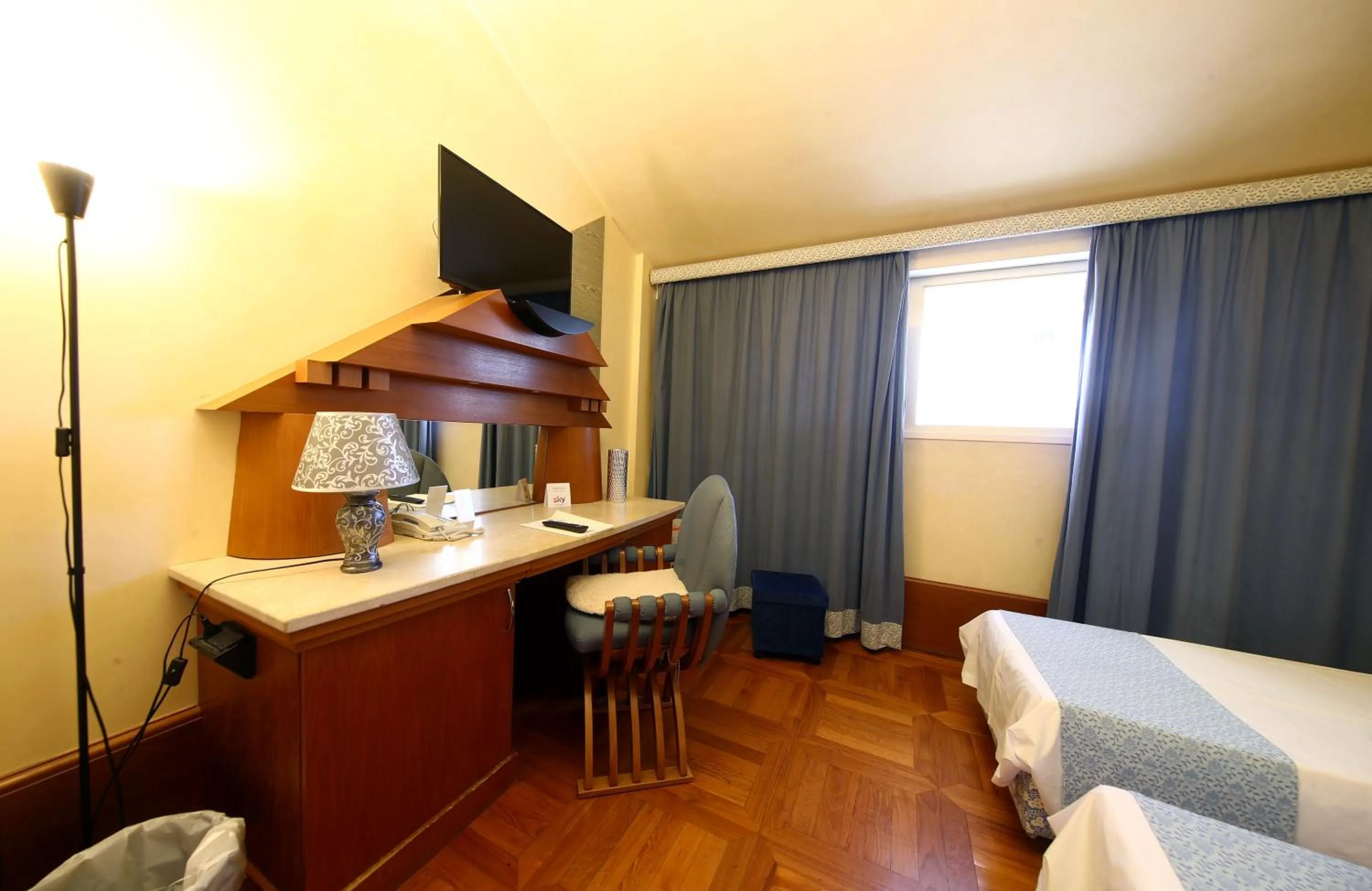 Bedroom, Bed in HR Hotel