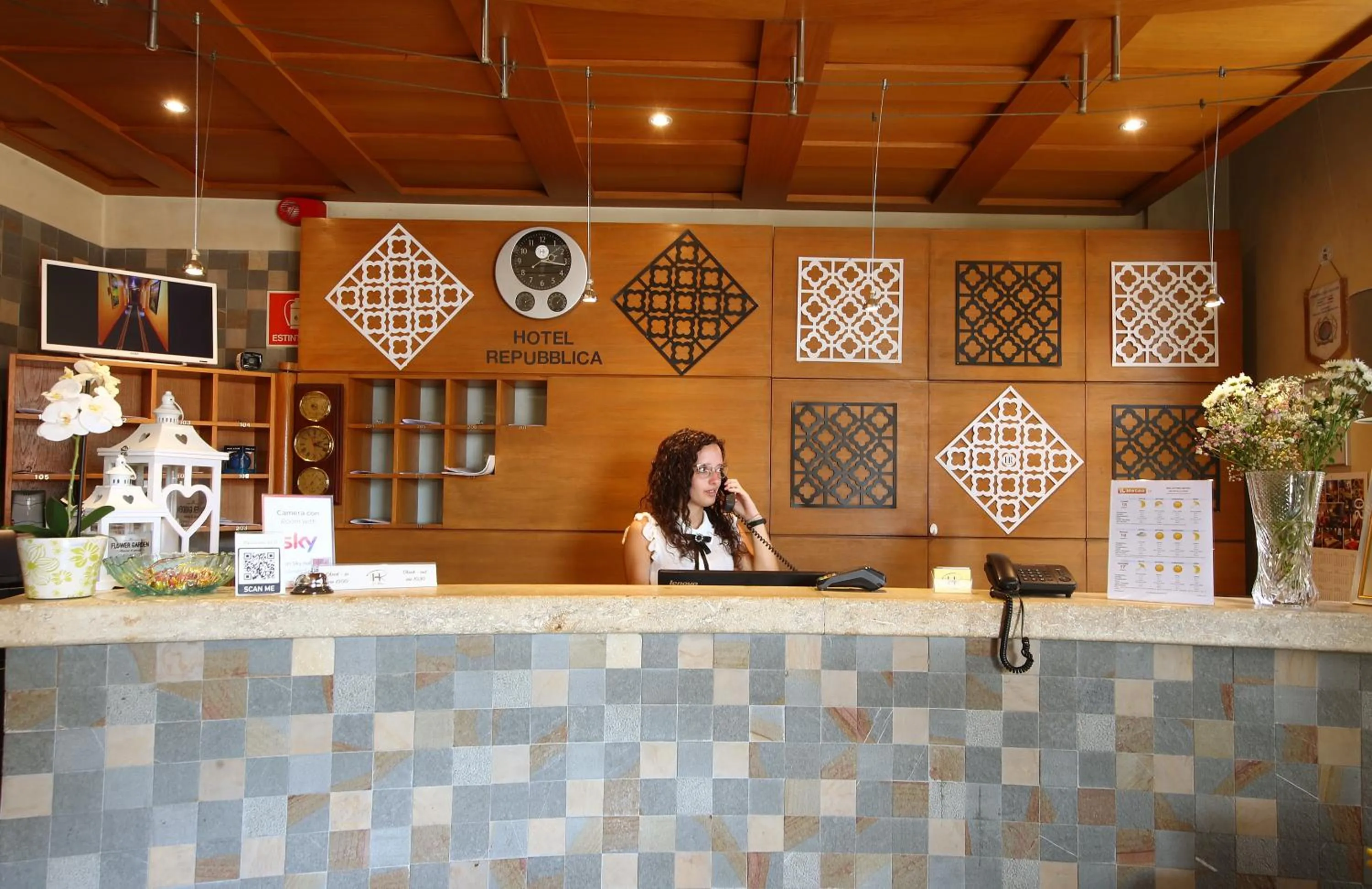 Lobby or reception in HR Hotel