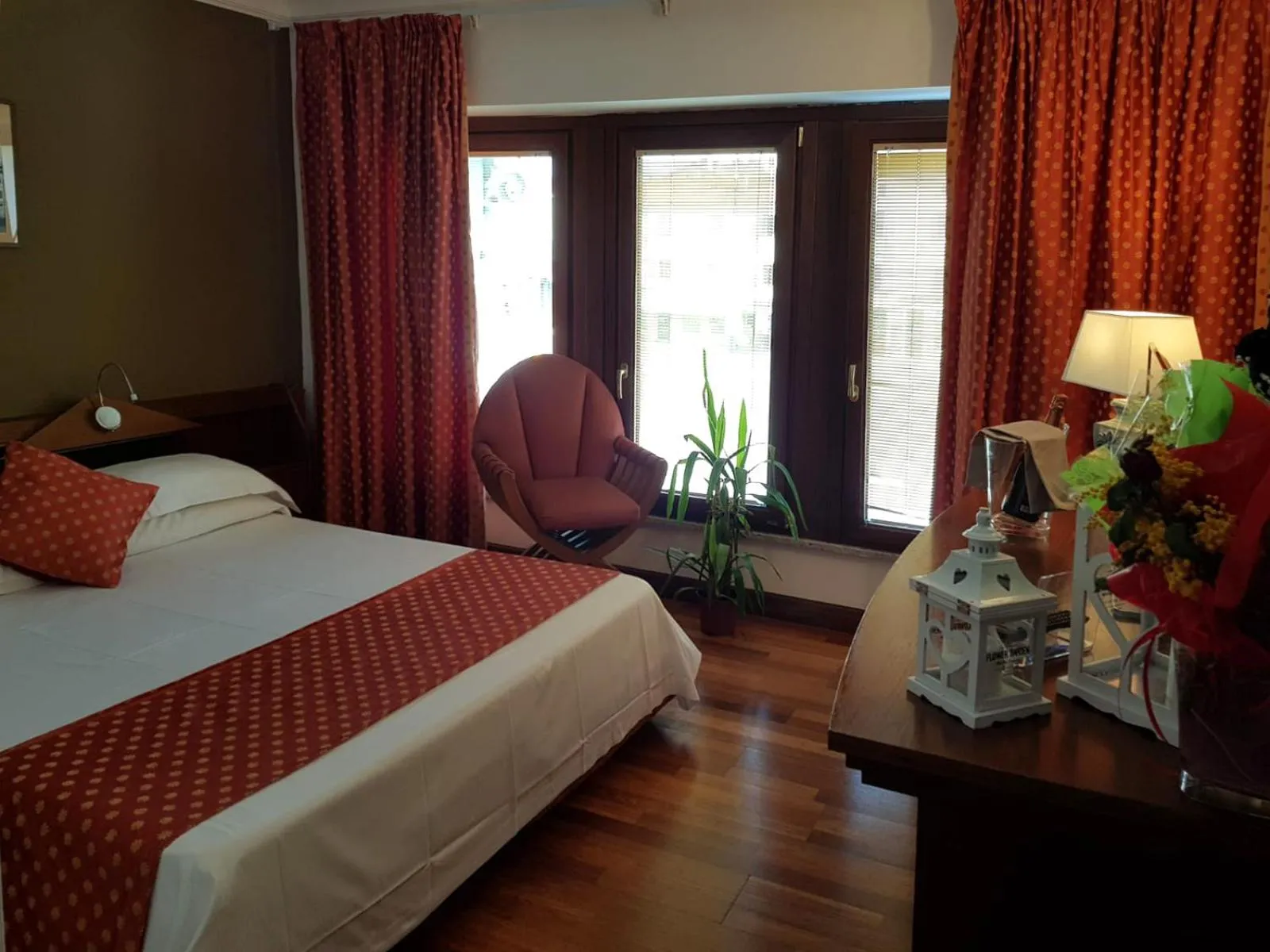 Bedroom, Bed in HR Hotel