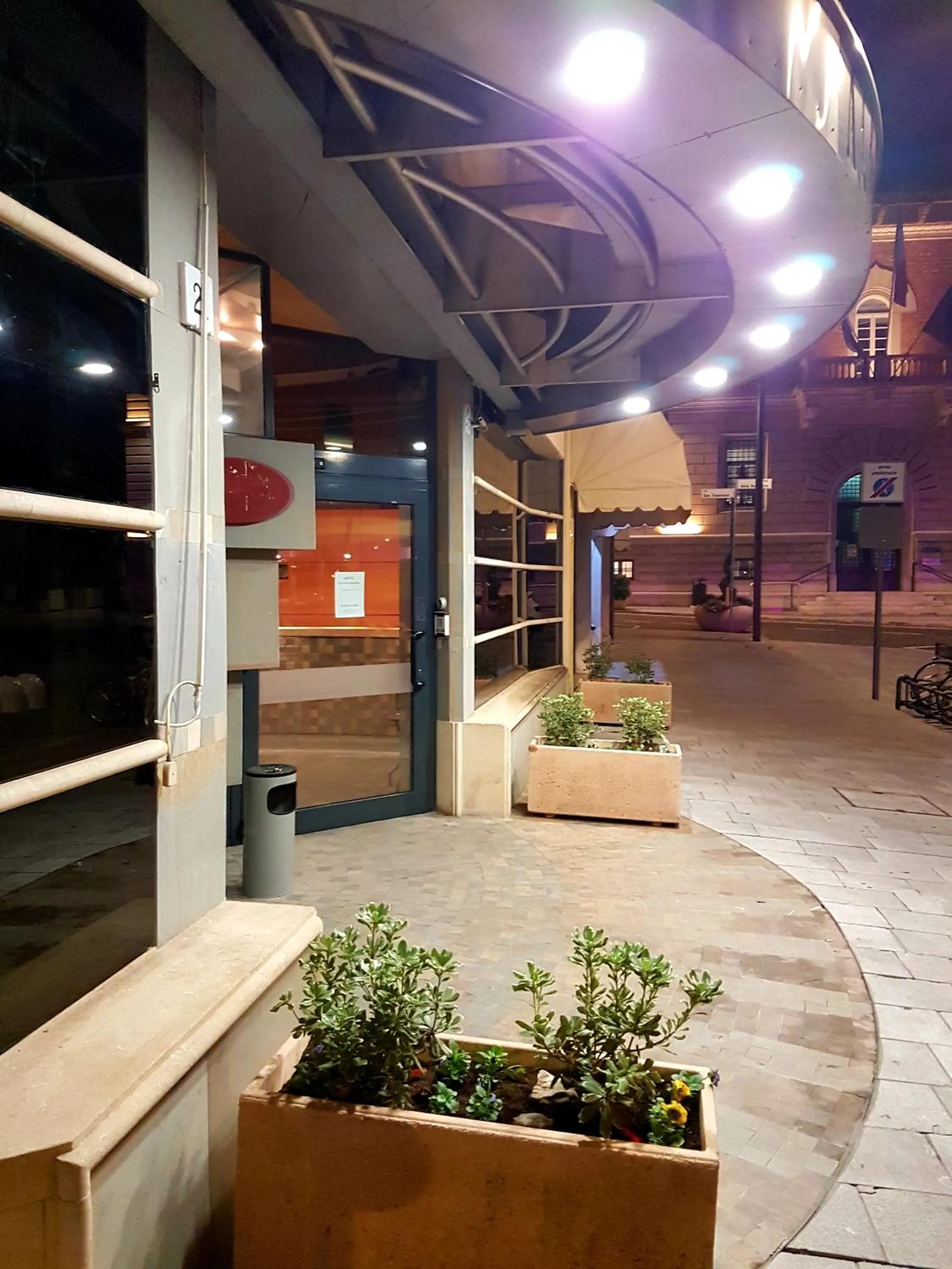 Facade/entrance in HR Hotel