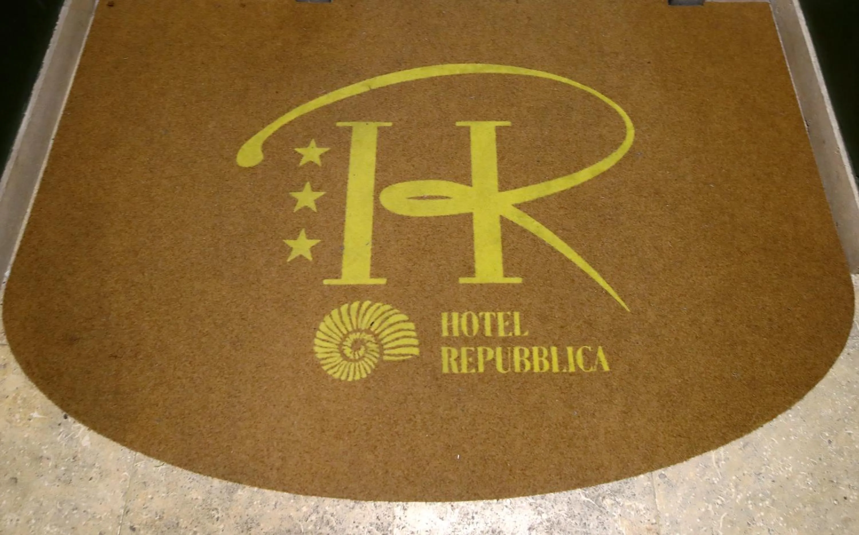 Logo/Certificate/Sign in HR Hotel