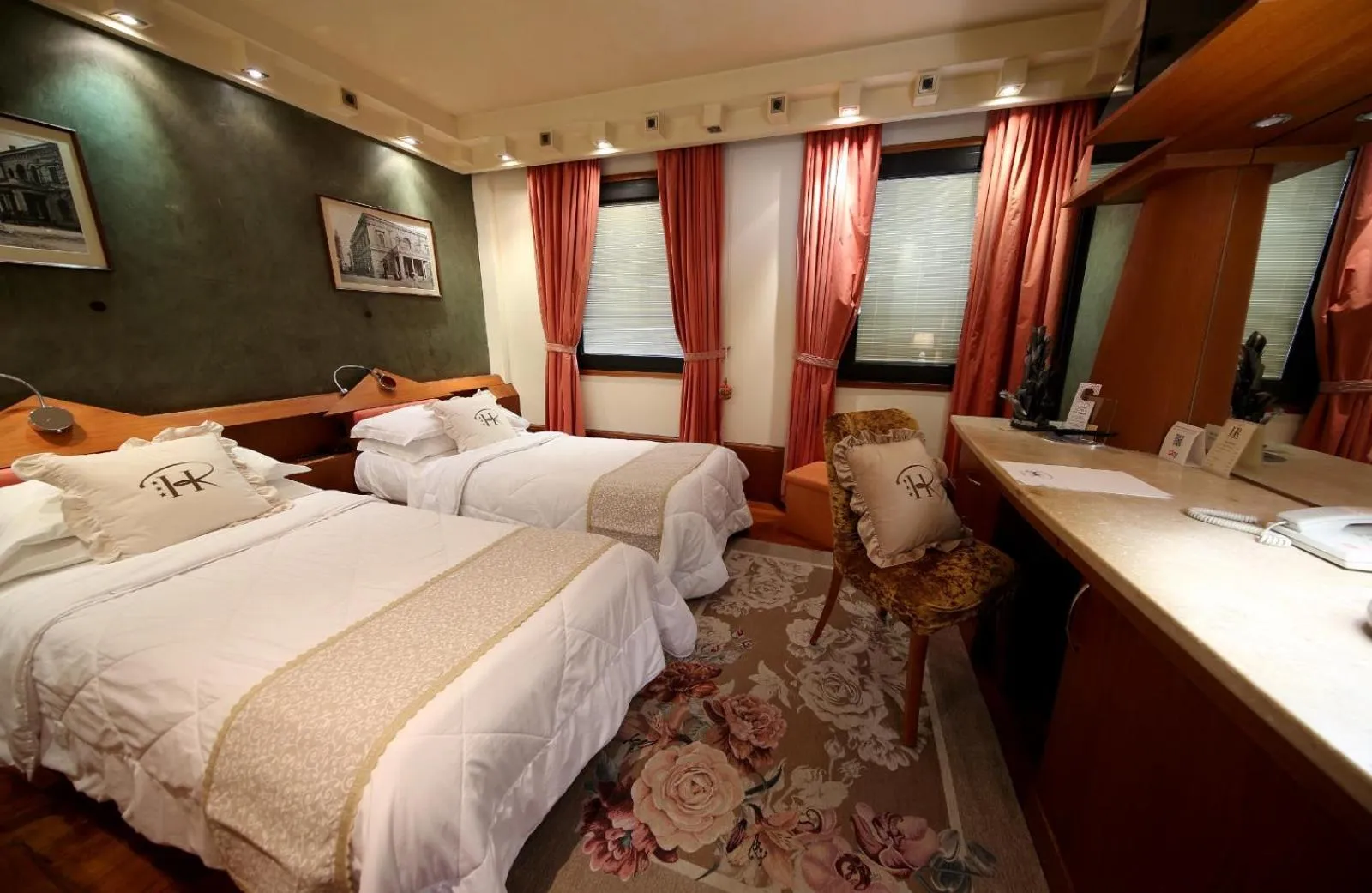 Bedroom, Bed in HR Hotel