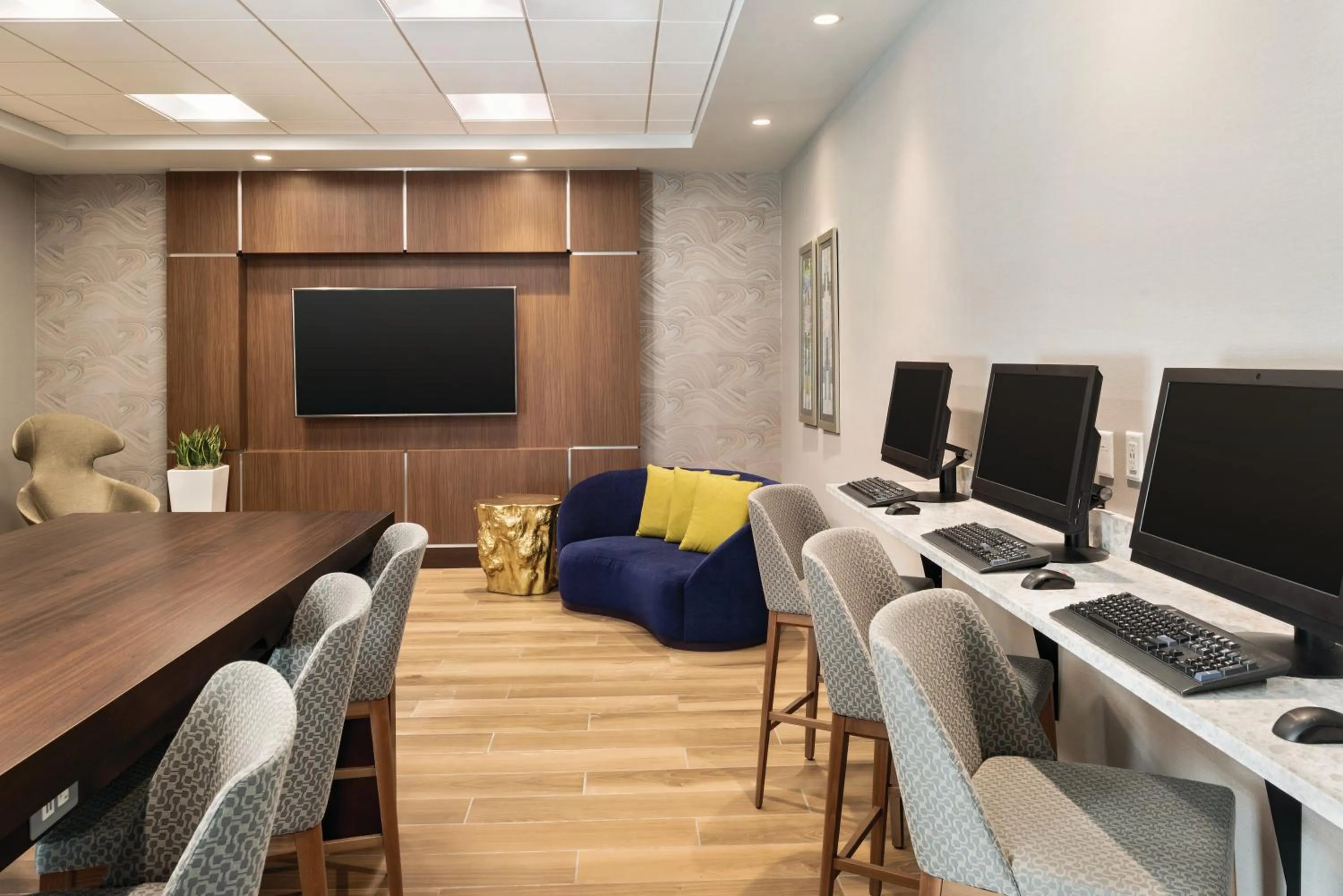 Business facilities in Embassy Suites by Hilton Indianapolis Downtown