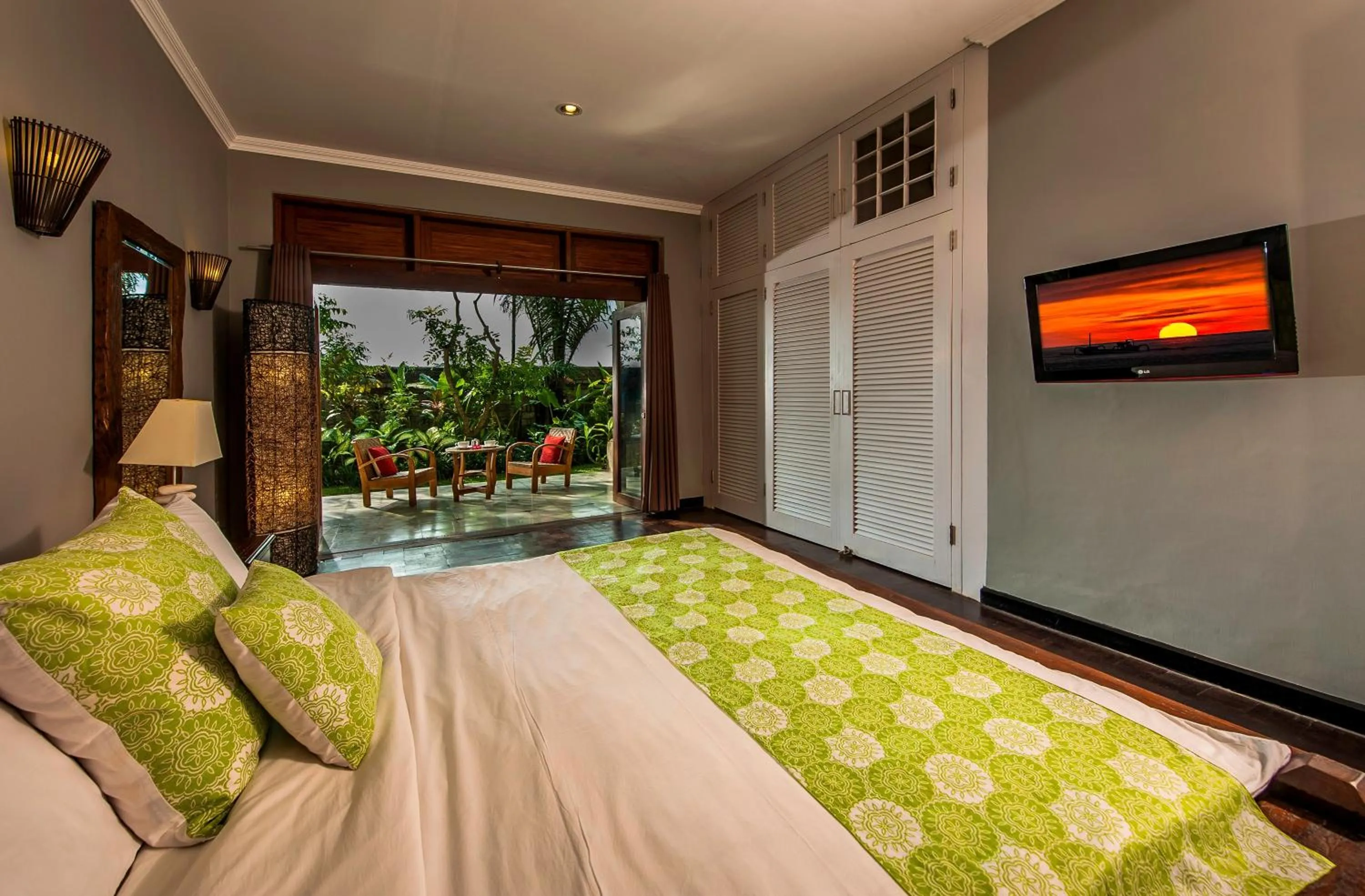 Photo of the whole room, Bed in Anyar Estate