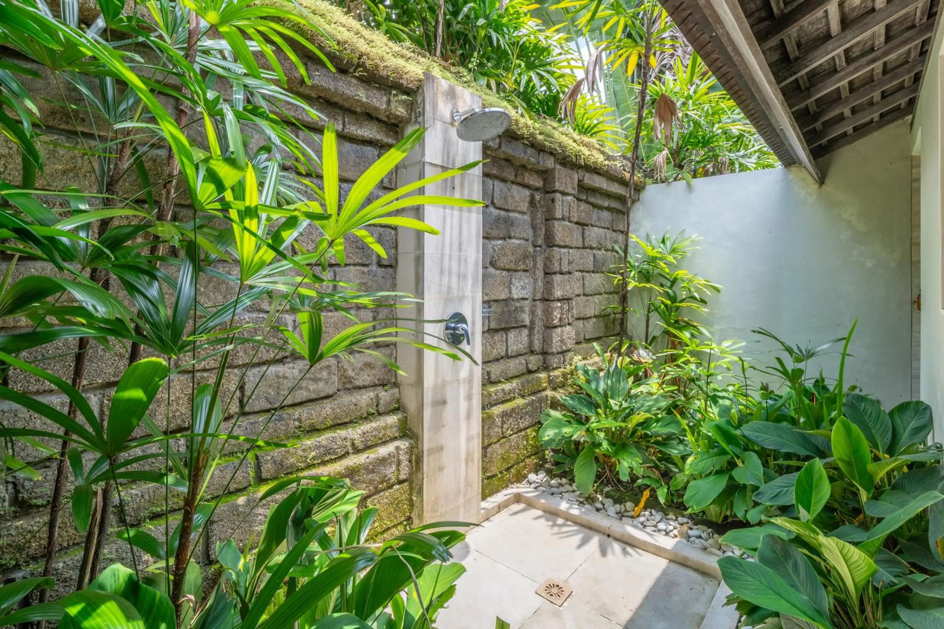 Property building in Anyar Estate