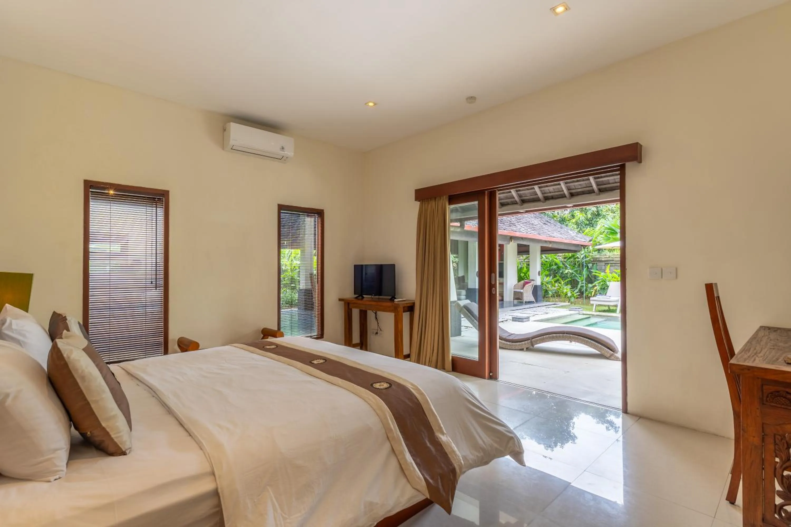 Bedroom, Bed in Anyar Estate