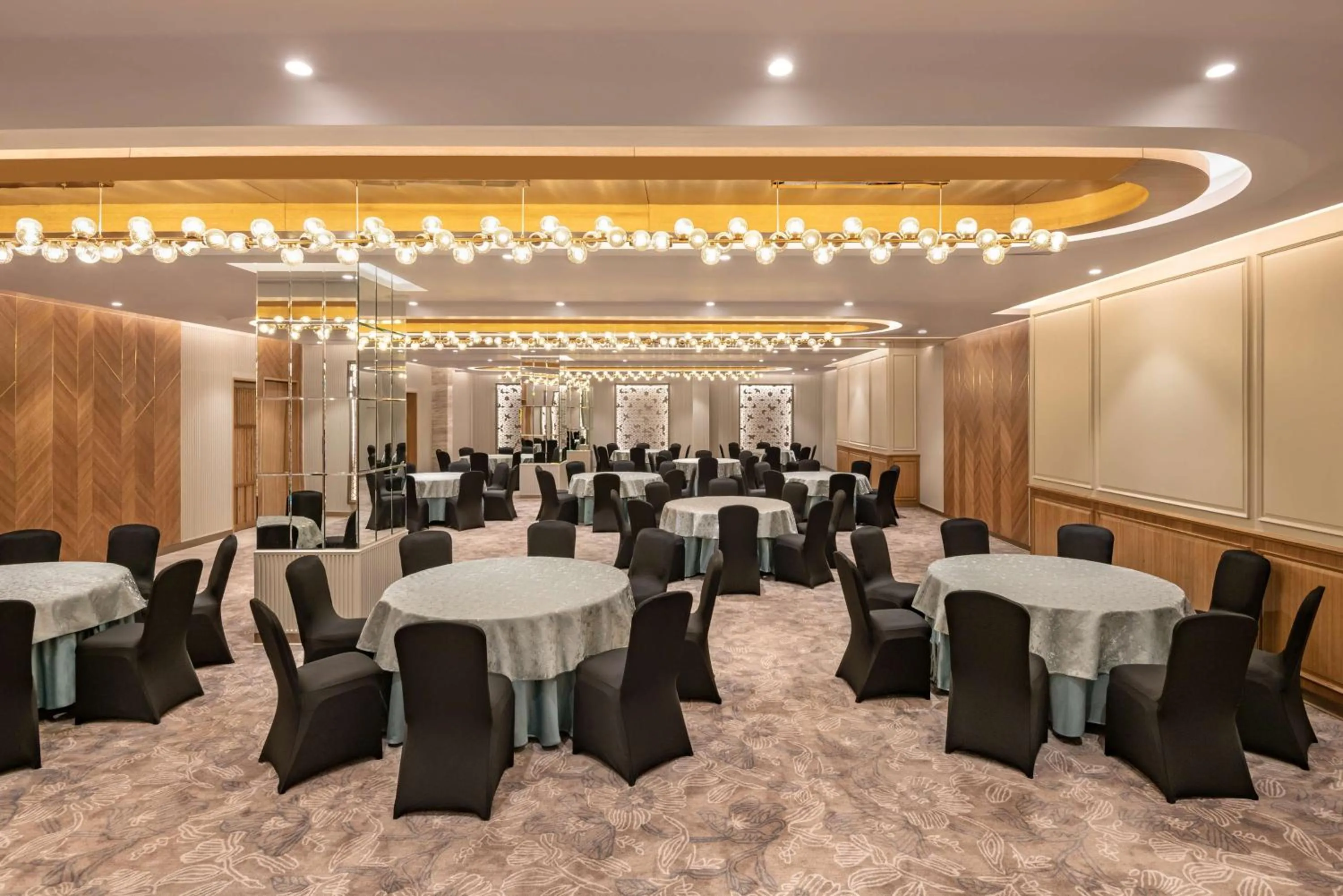 Banquet/Function facilities in Radisson Hotel Sector 29 Gurugram