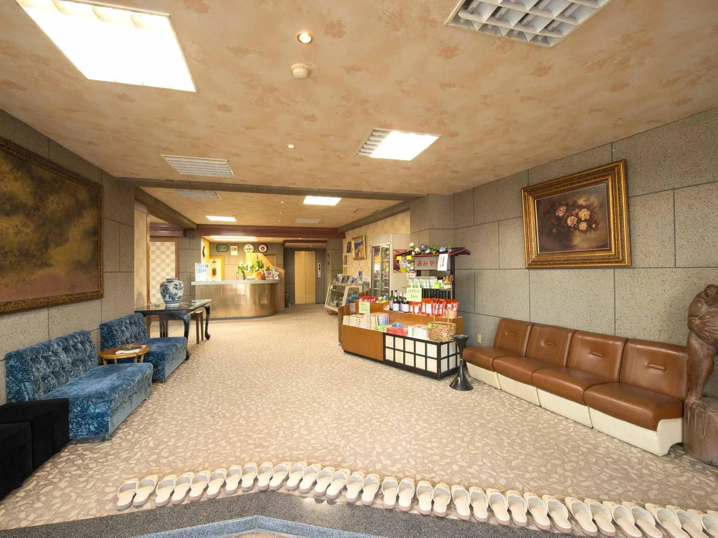 Lobby or reception in Suisenkaku