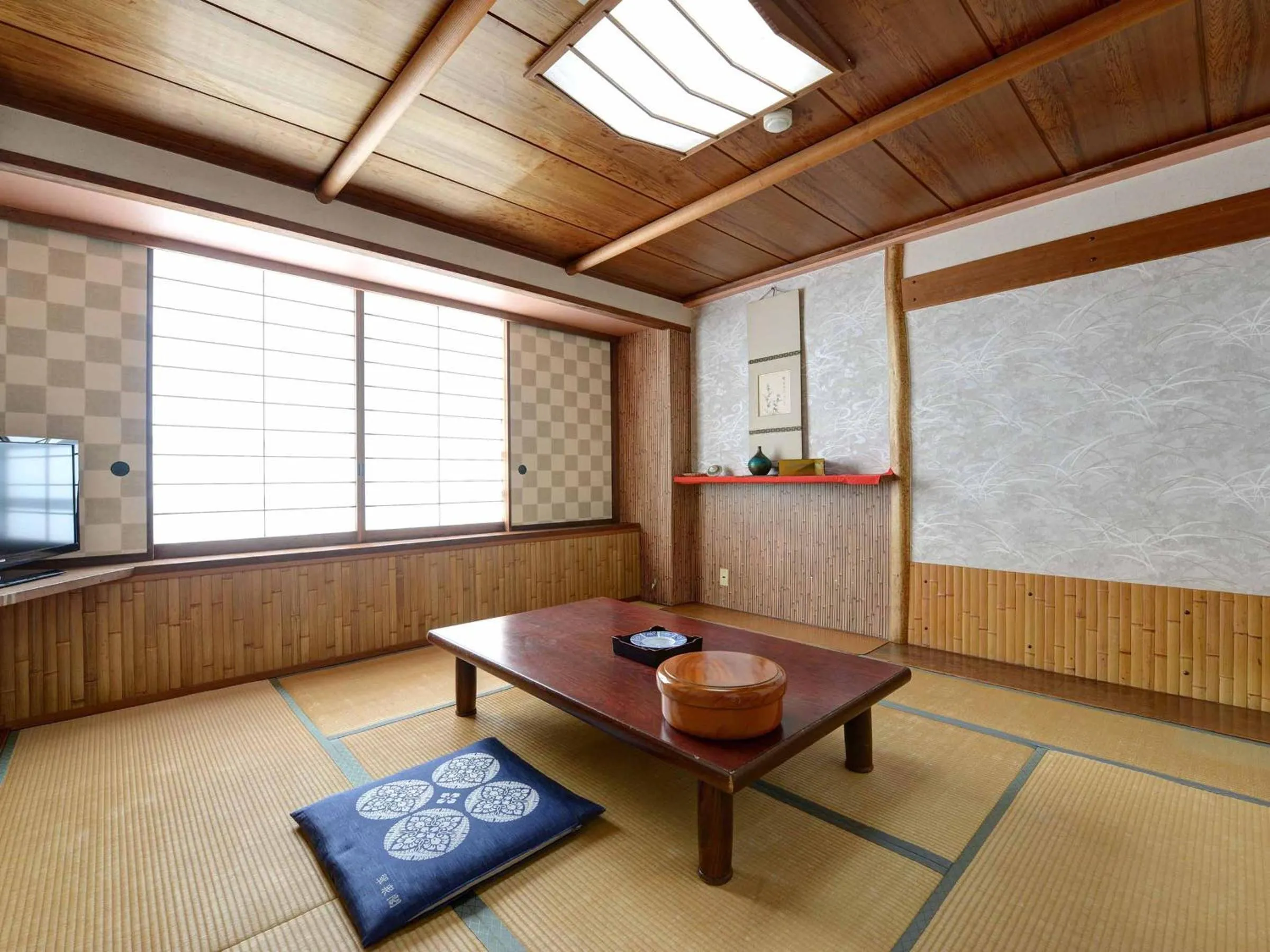 Photo of the whole room in Suisenkaku