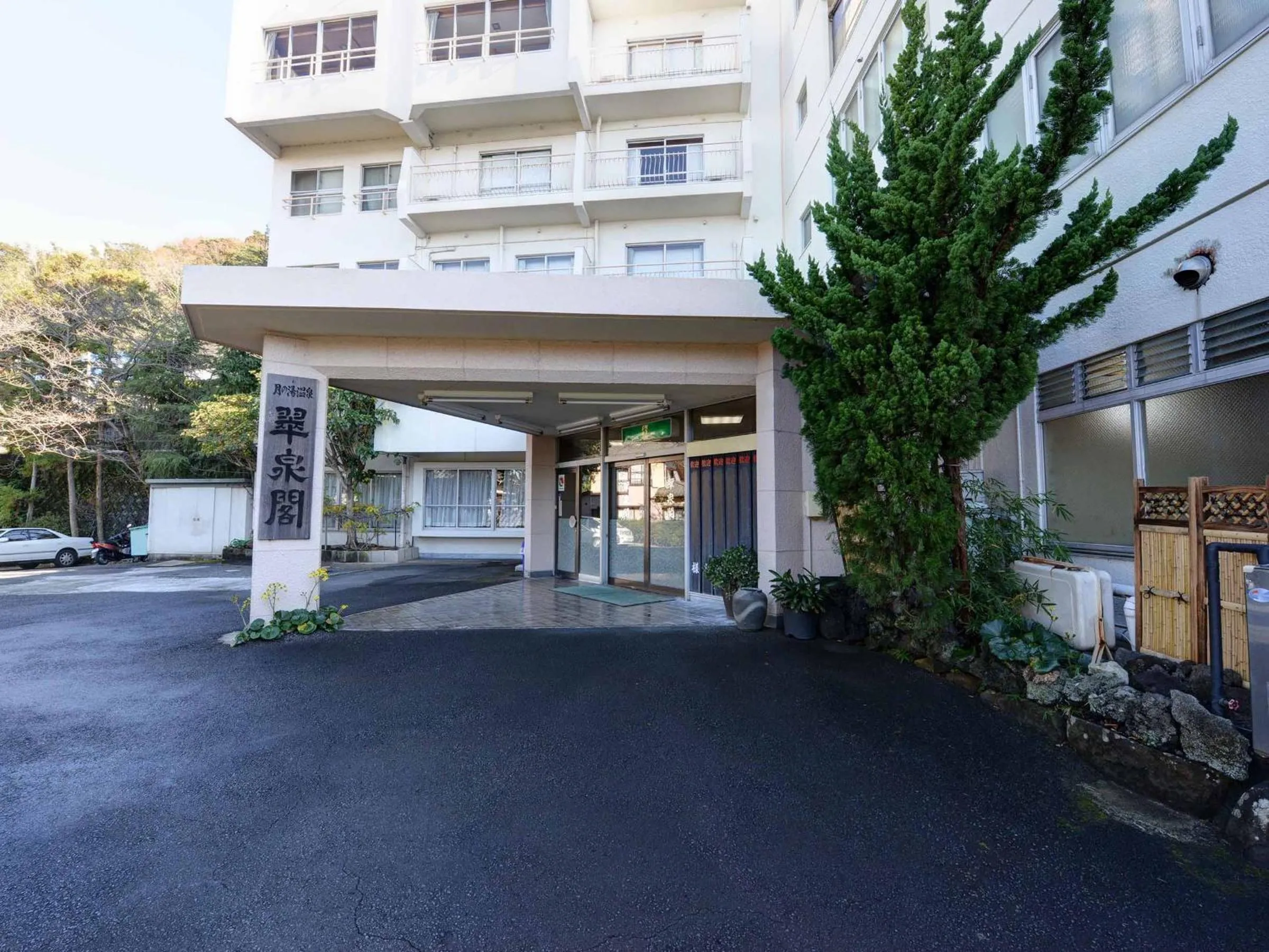 Facade/entrance in Suisenkaku