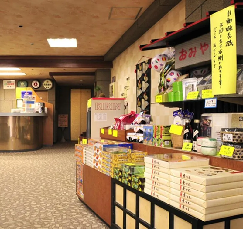 On-site shops in Suisenkaku