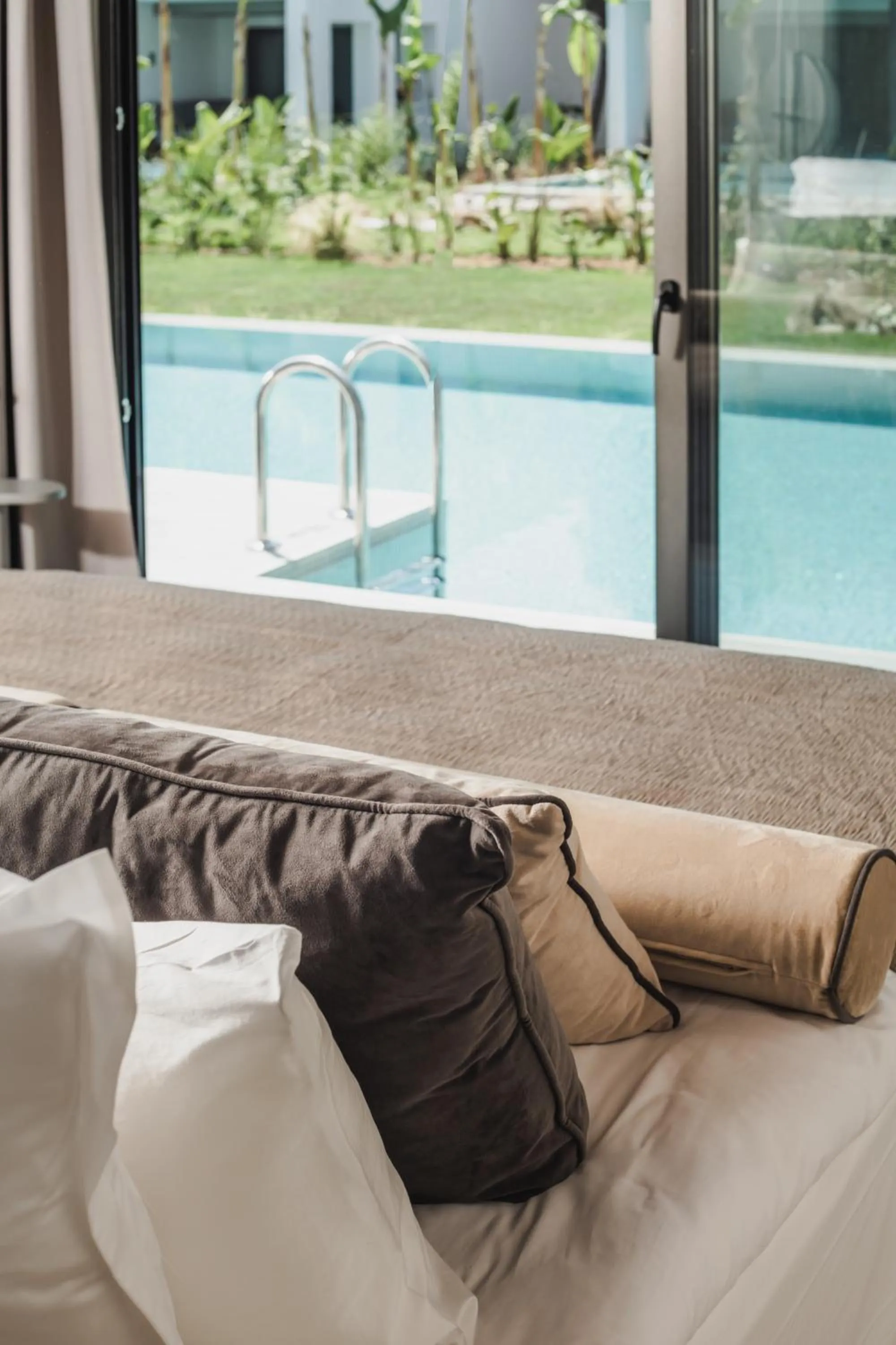 Bed in Paloma Finesse Side