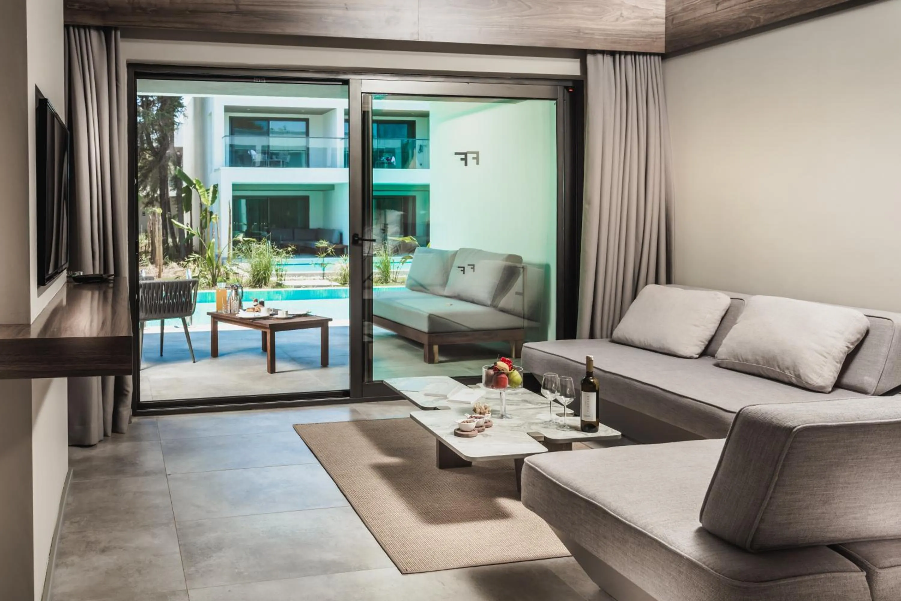 Patio in Paloma Finesse Side