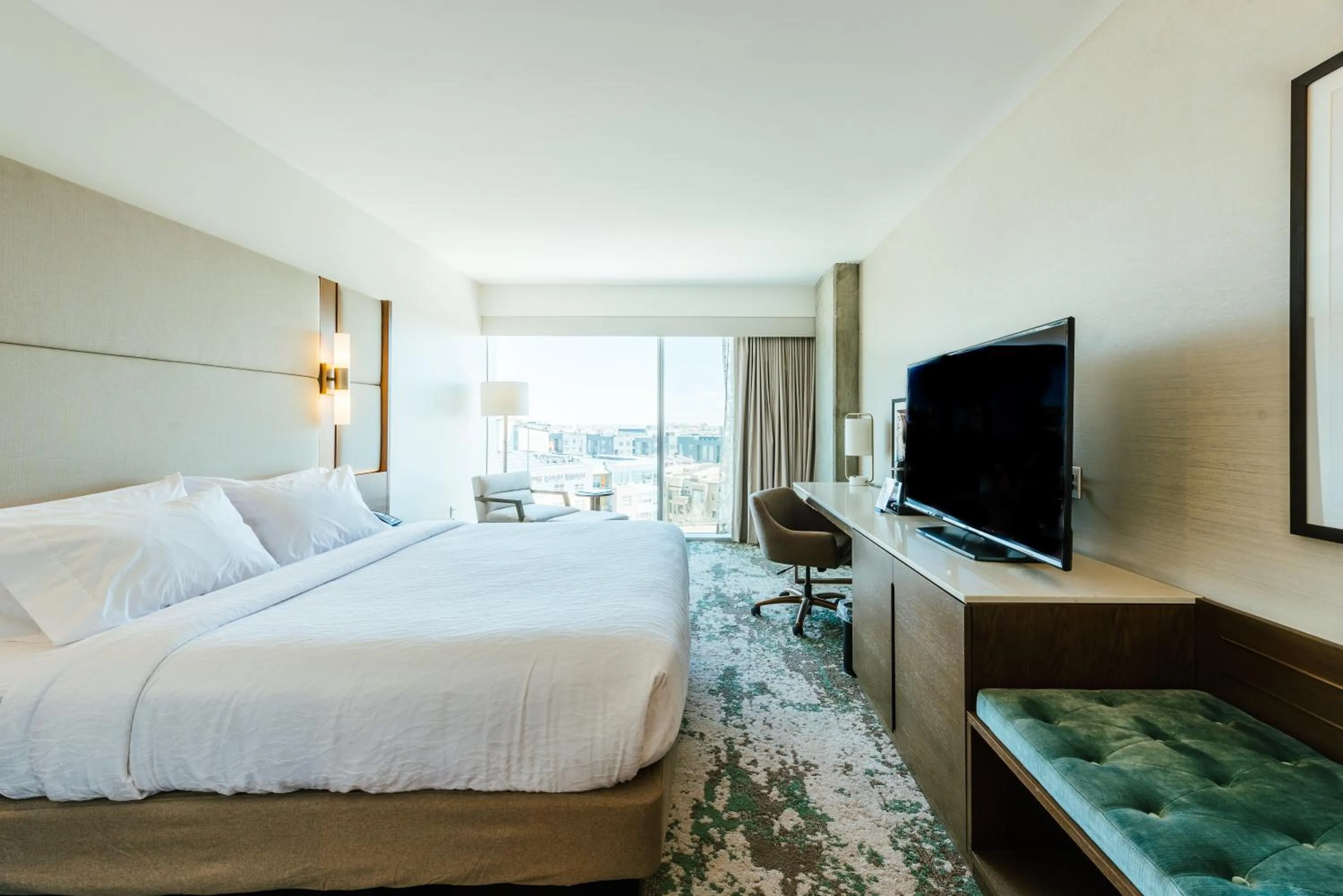 City view, Bed in Hilton Garden Inn Denver Union Station