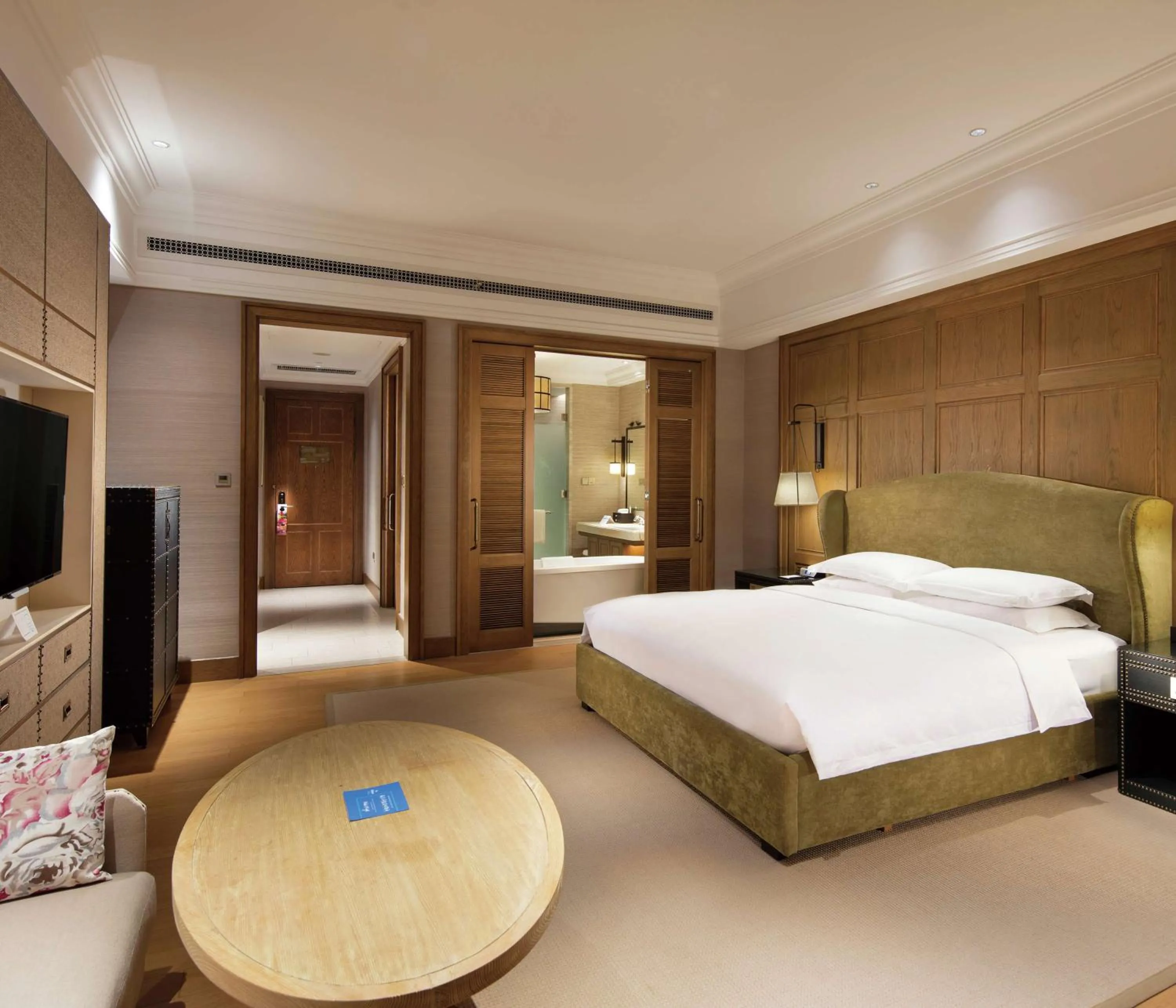 Bathroom, Bed in Hilton Wenan