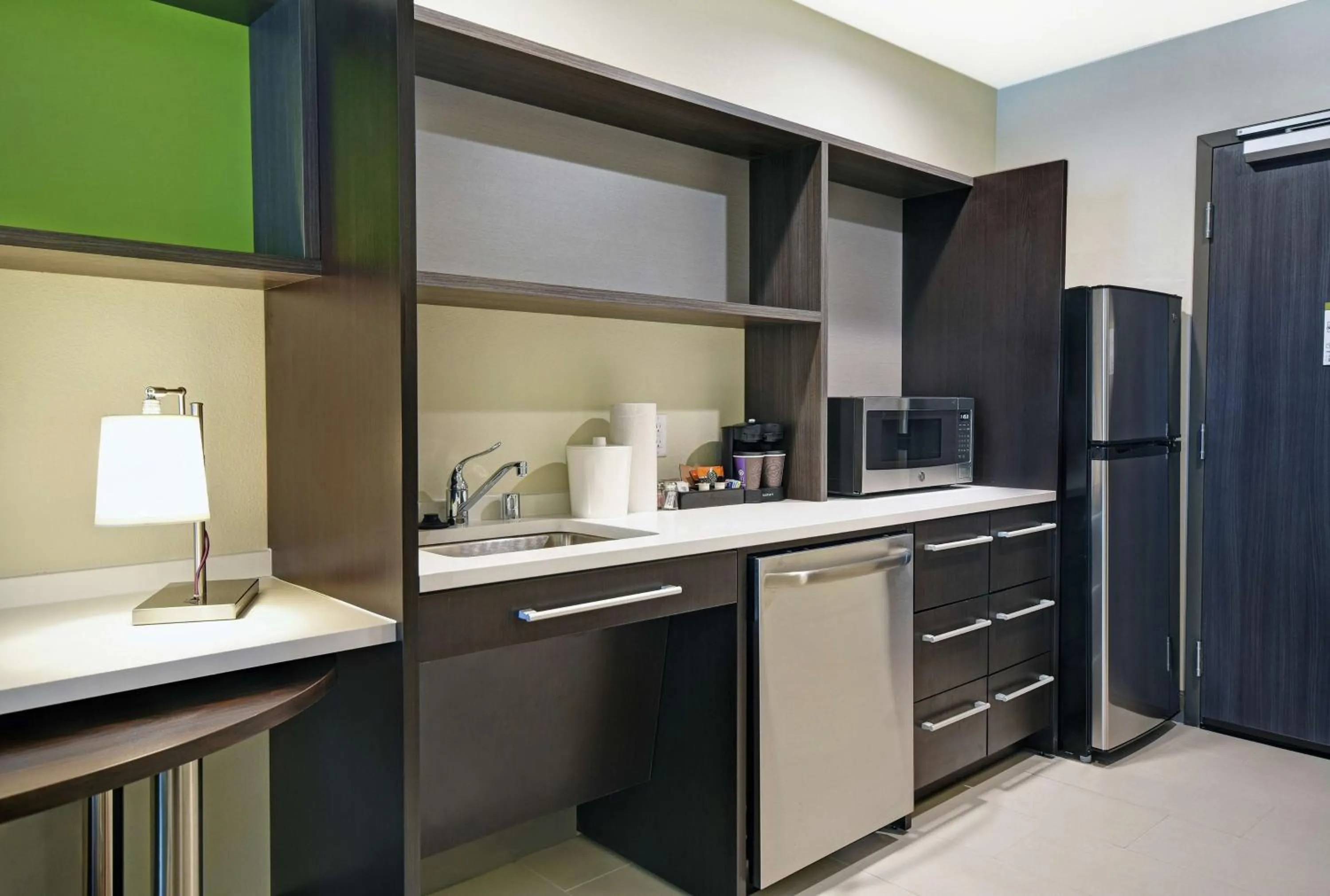 Kitchen or kitchenette in Home2 Suites By Hilton Beloit