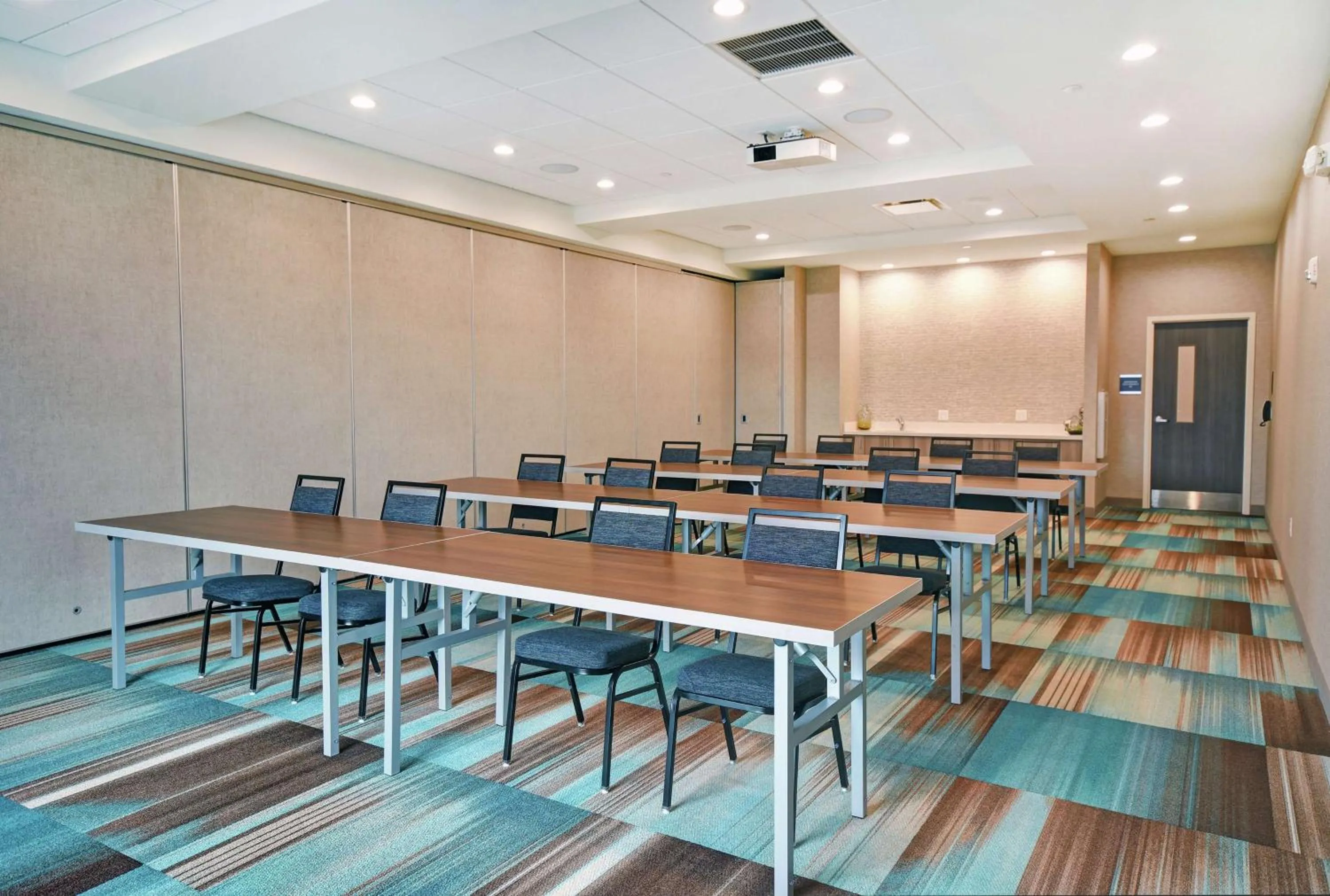 Meeting/conference room in Home2 Suites By Hilton Beloit