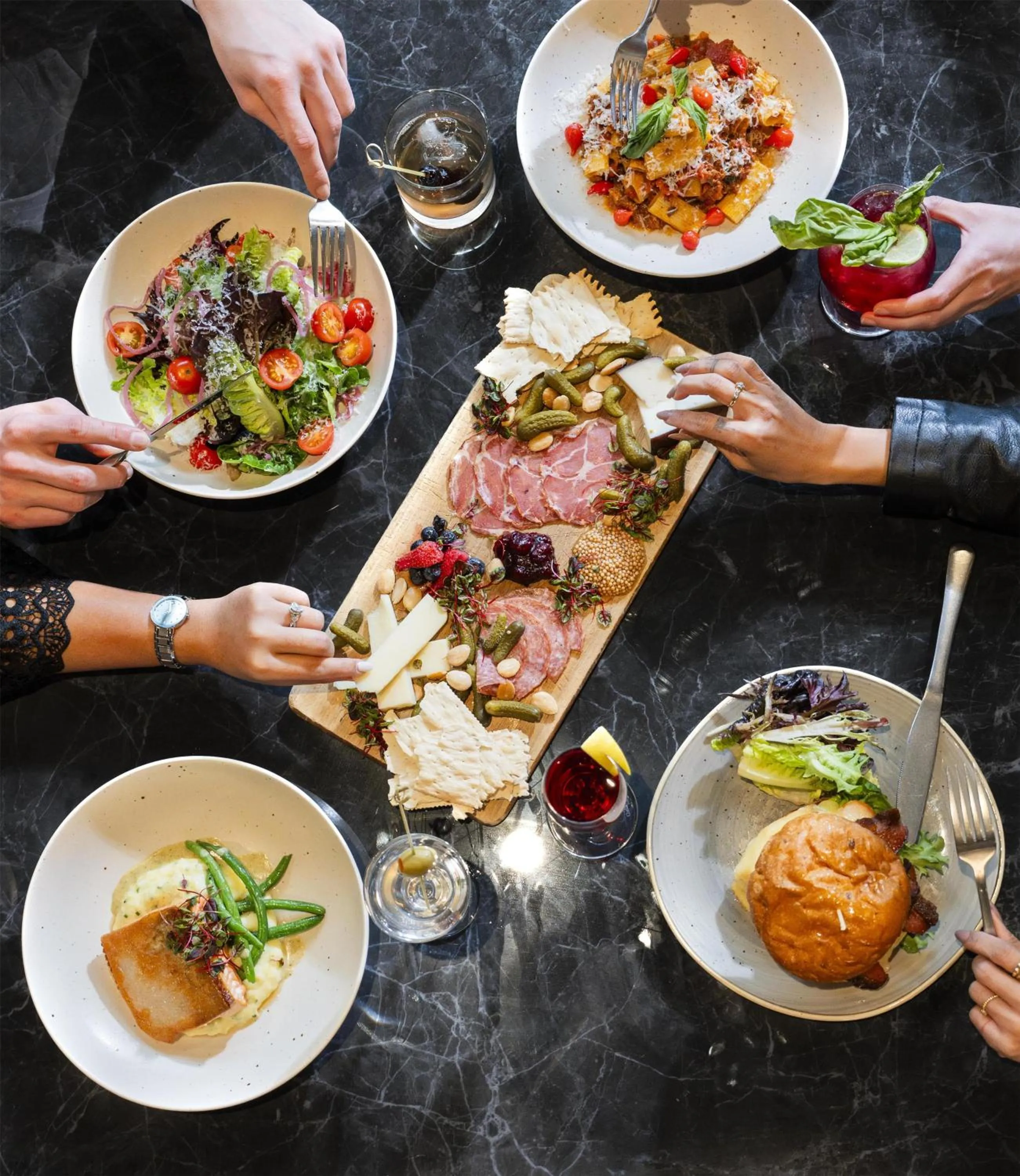 Restaurant/places to eat in The Sound Hotel Seattle Belltown, Tapestry Collection