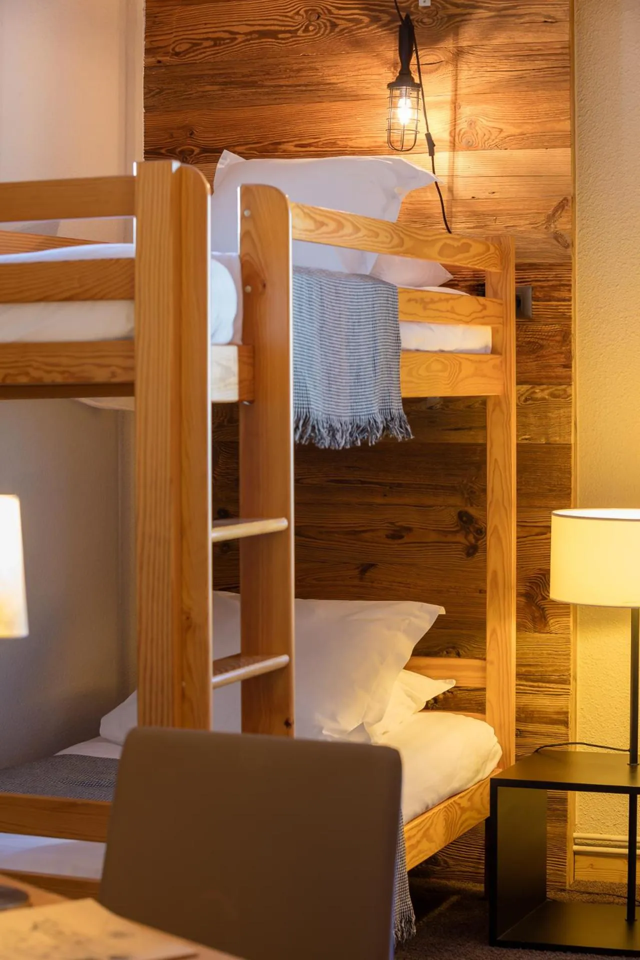 bunk bed, Bed in Hillary Hotel