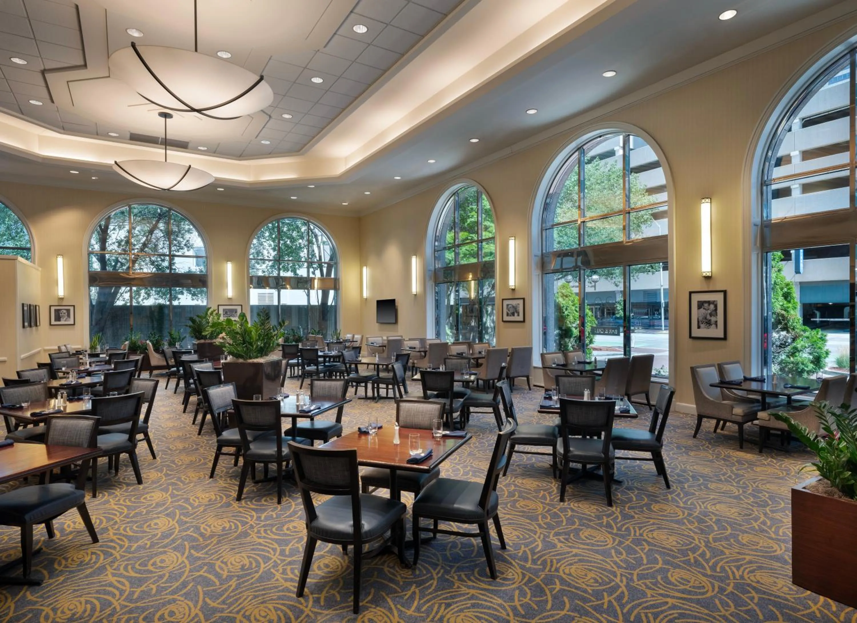 Restaurant/places to eat in Hilton Indianapolis Hotel & Suites