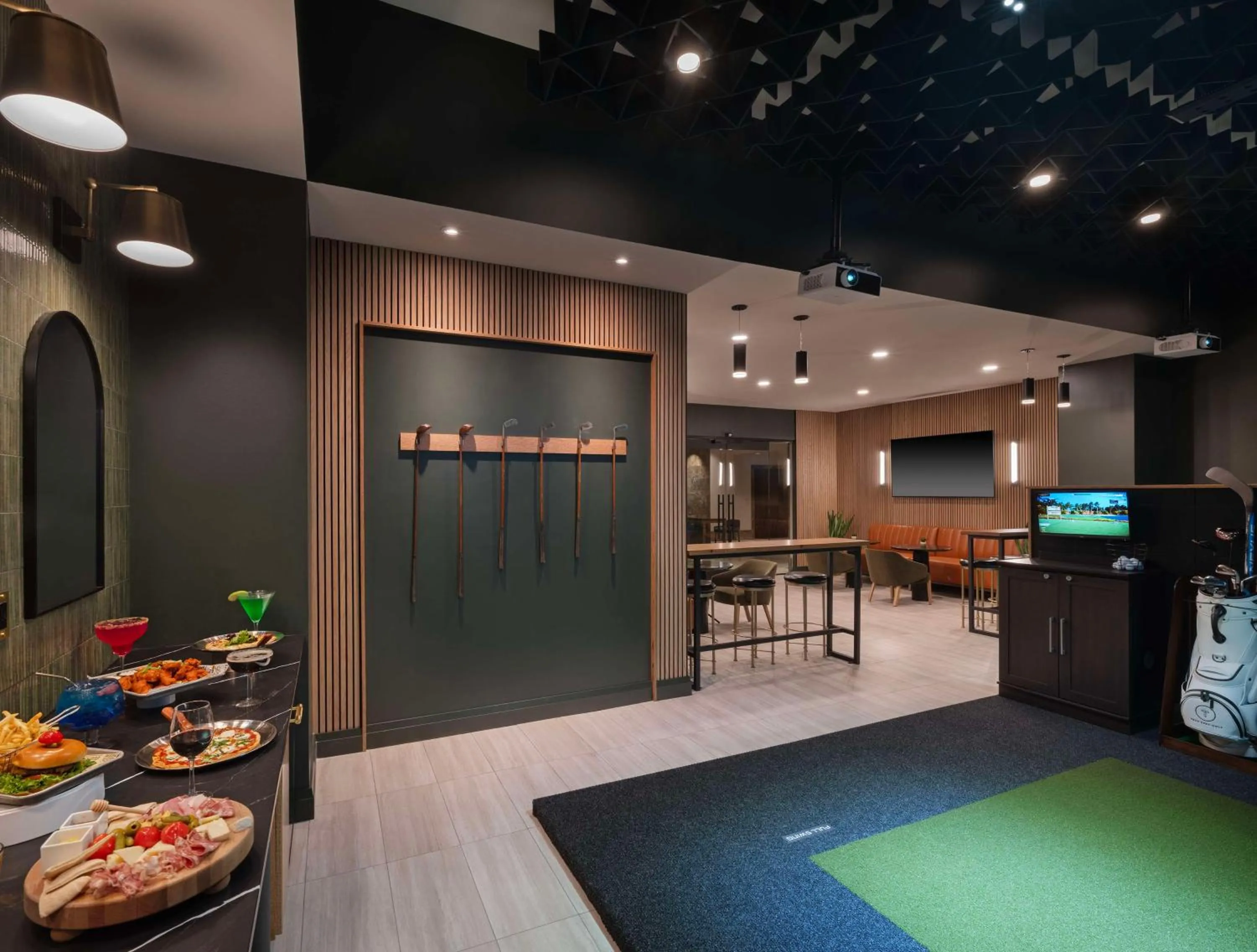 Dining area in Hilton Indianapolis Hotel & Suites