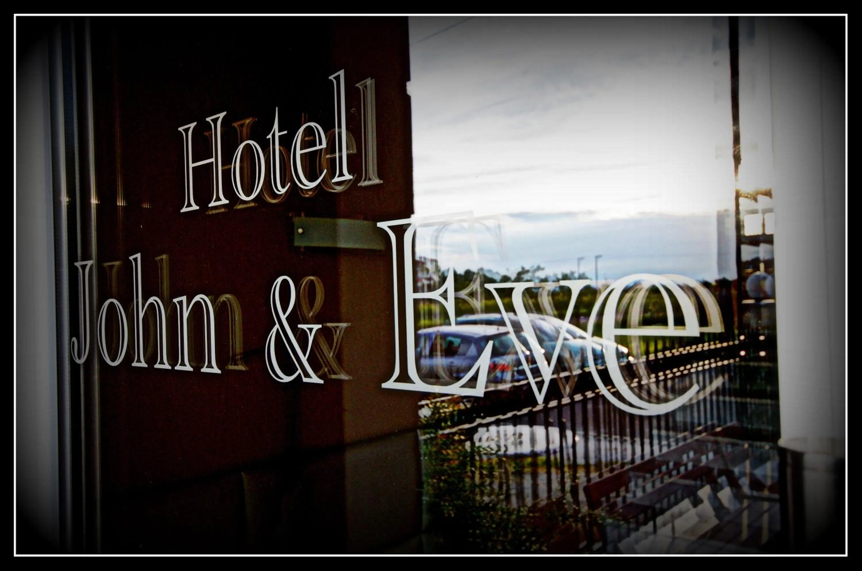 Facade/entrance in John & Eve Hotel