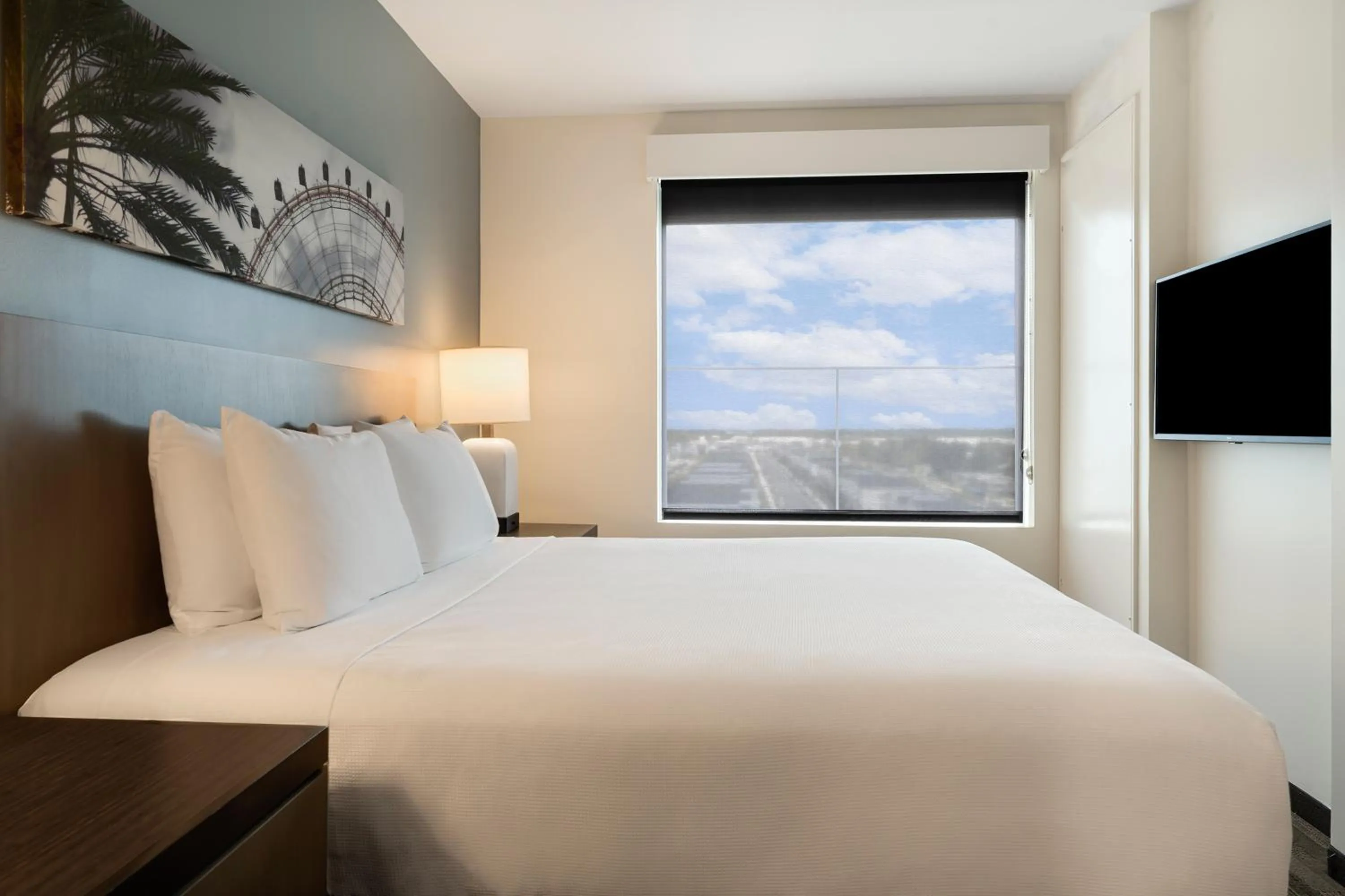 Bed in Hyatt House Orlando International Drive