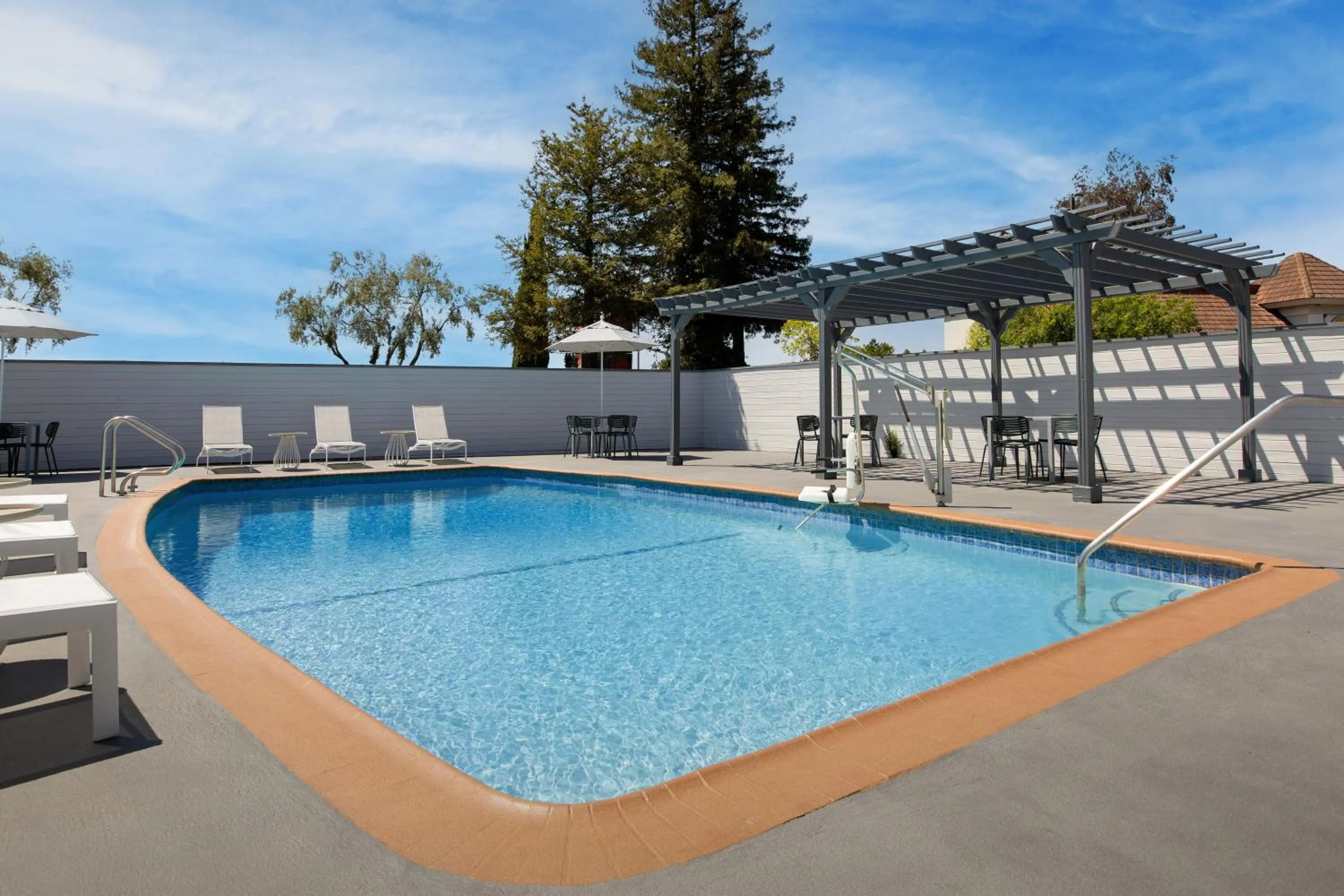 Swimming pool in Spark by Hilton San Jose Airport