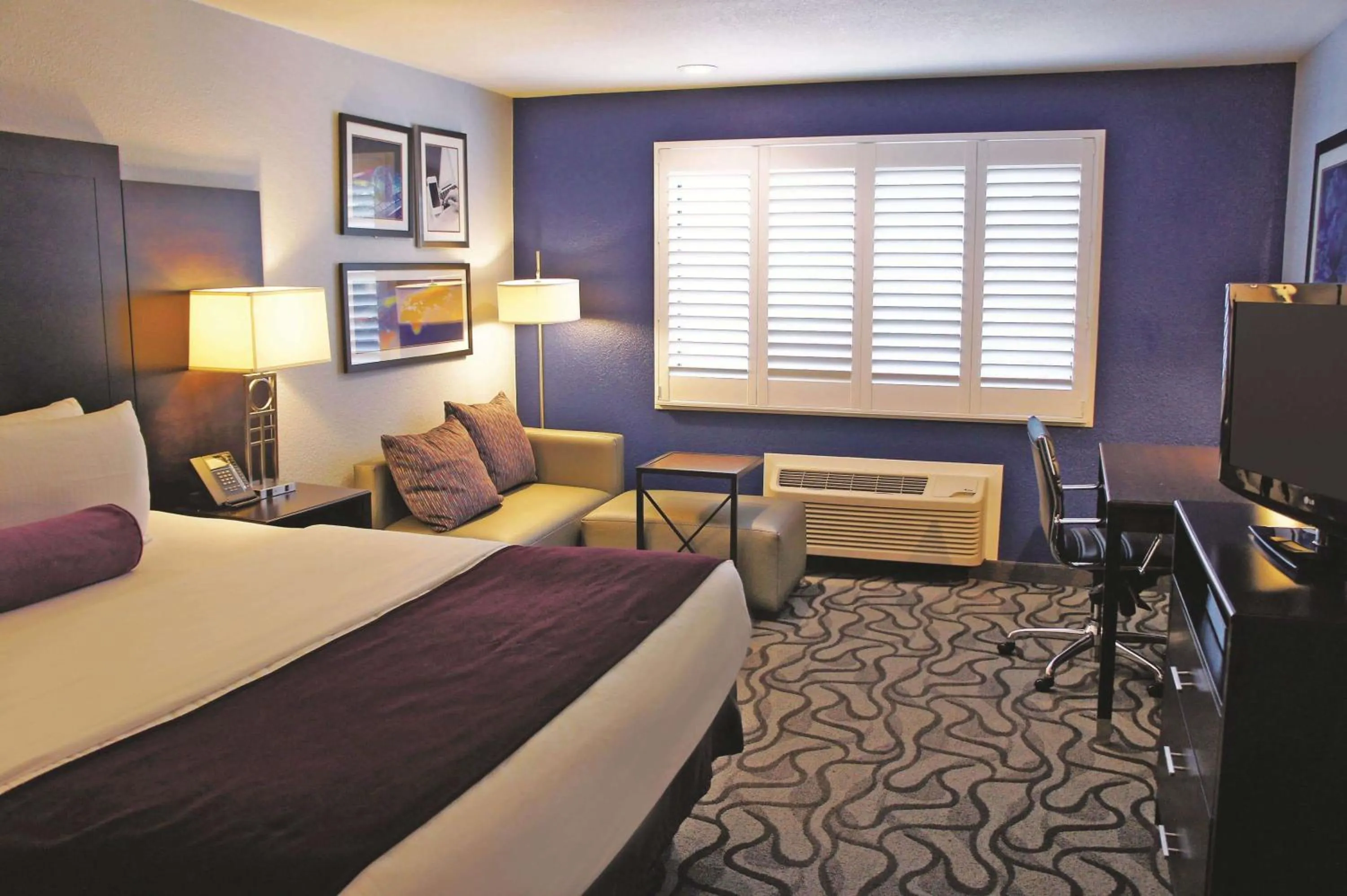 Executive King Room - Disability Access in La Quinta by Wyndham San Jose Airport