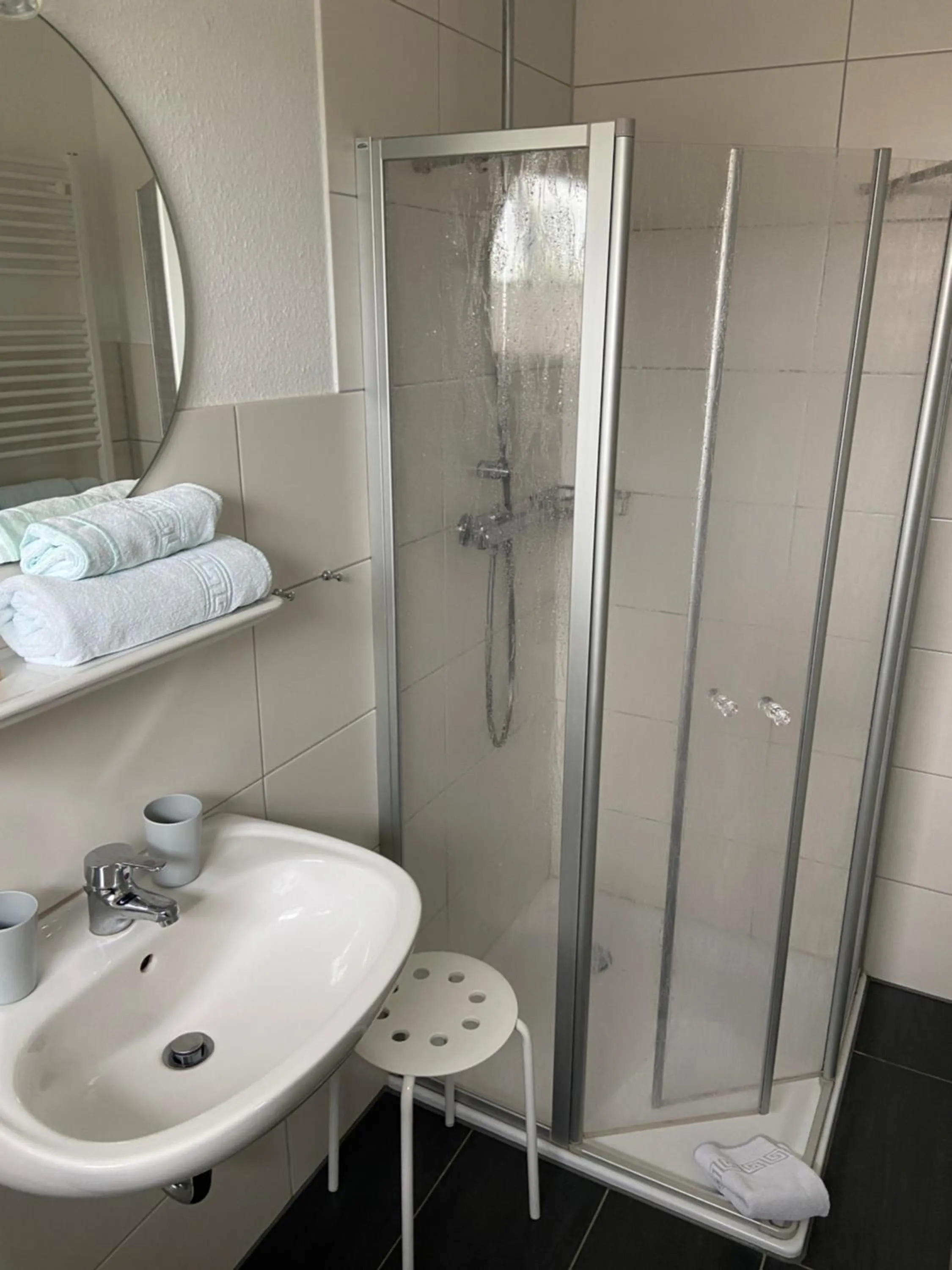 Shower in Hotel Zum Großen Krug