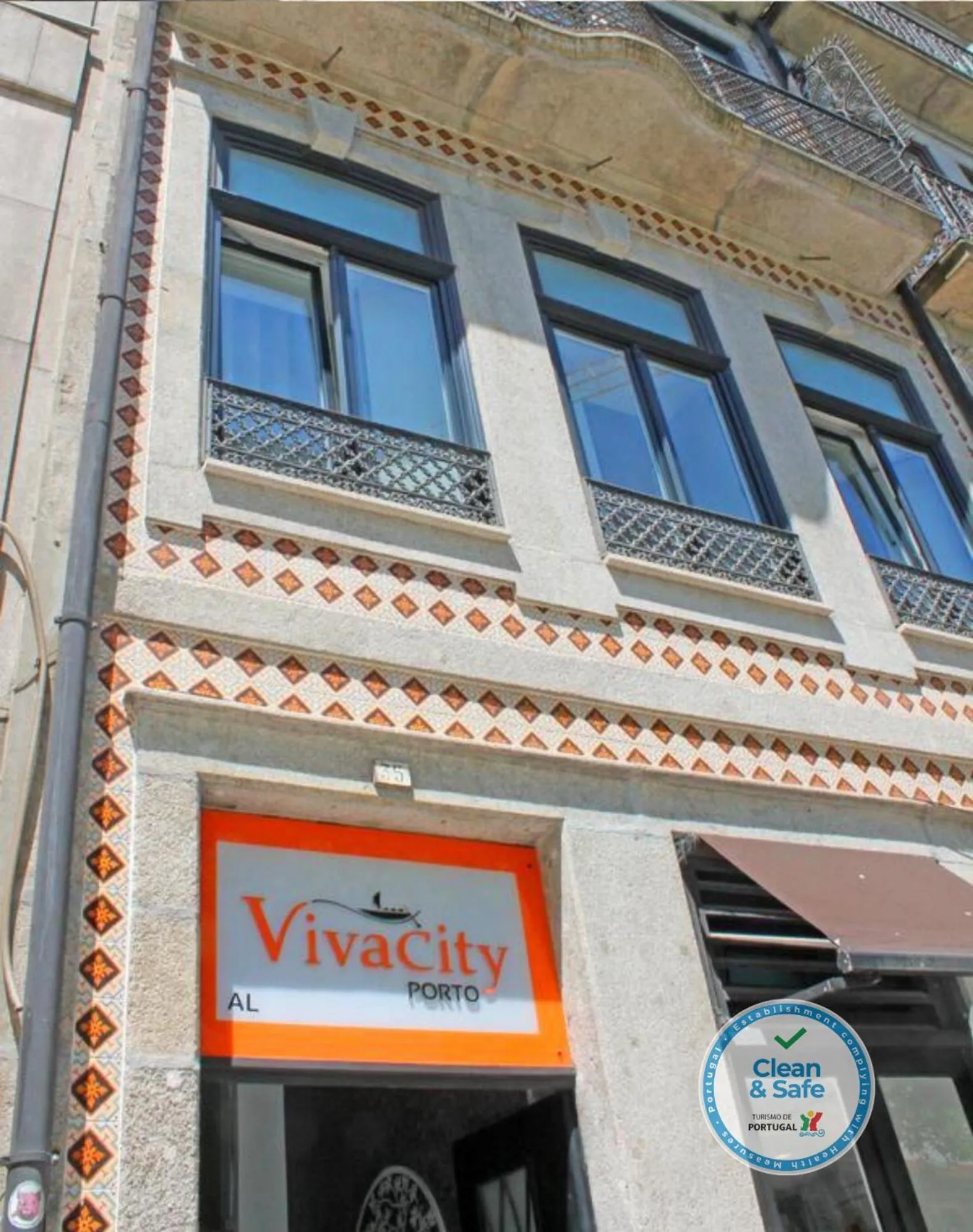 Property building in Vivacity Porto - Rooms & Apartments