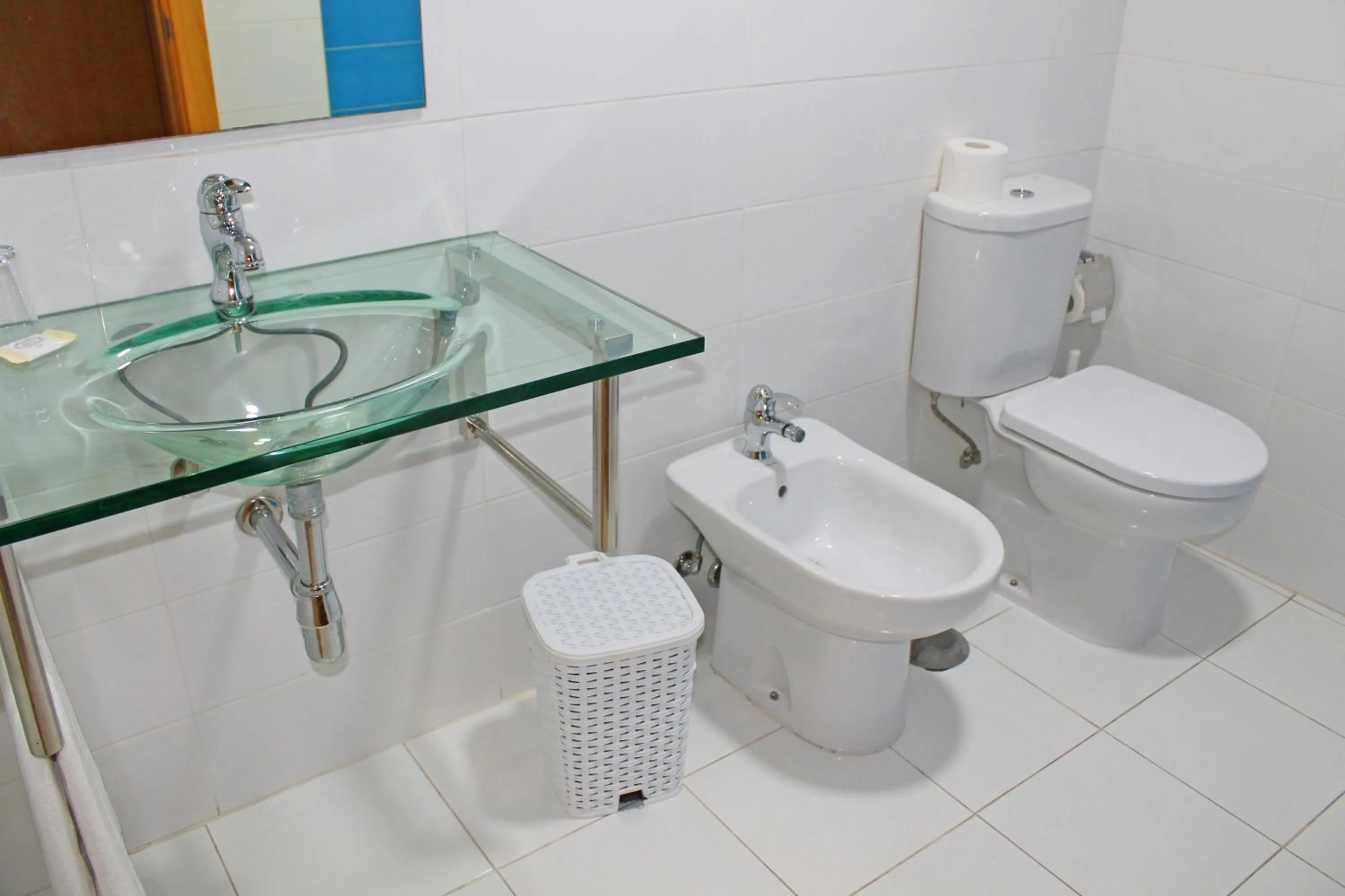 Bathroom in Vivacity Porto - Rooms & Apartments