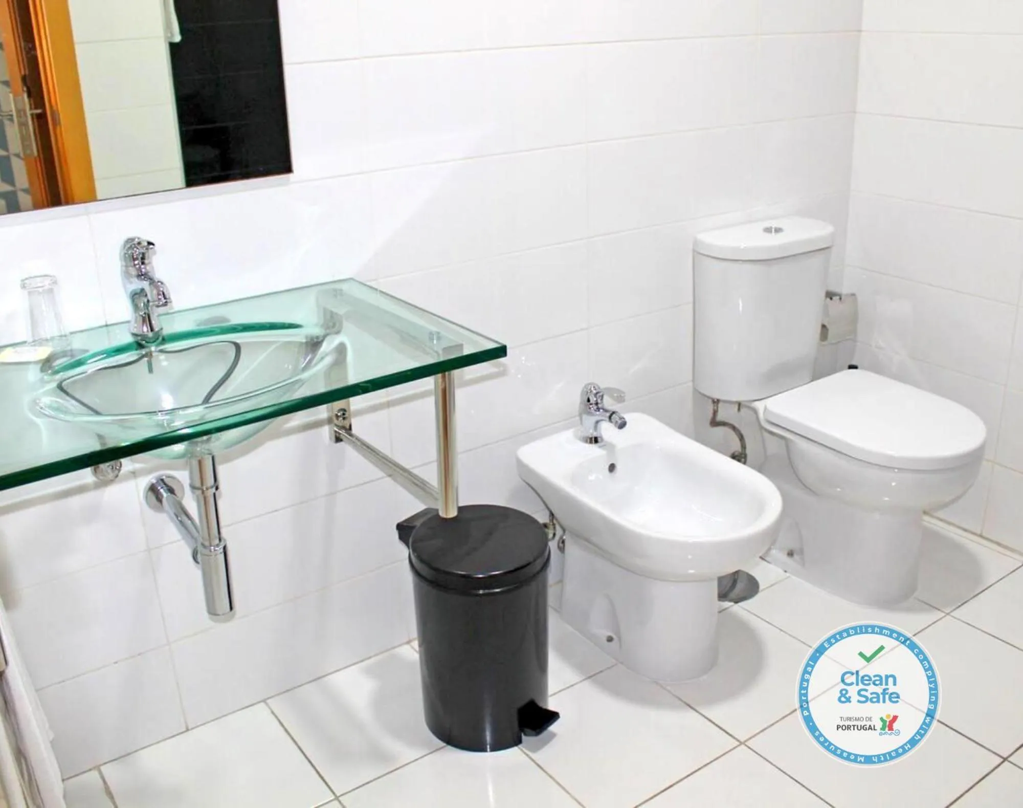 Bathroom in Vivacity Porto - Rooms & Apartments