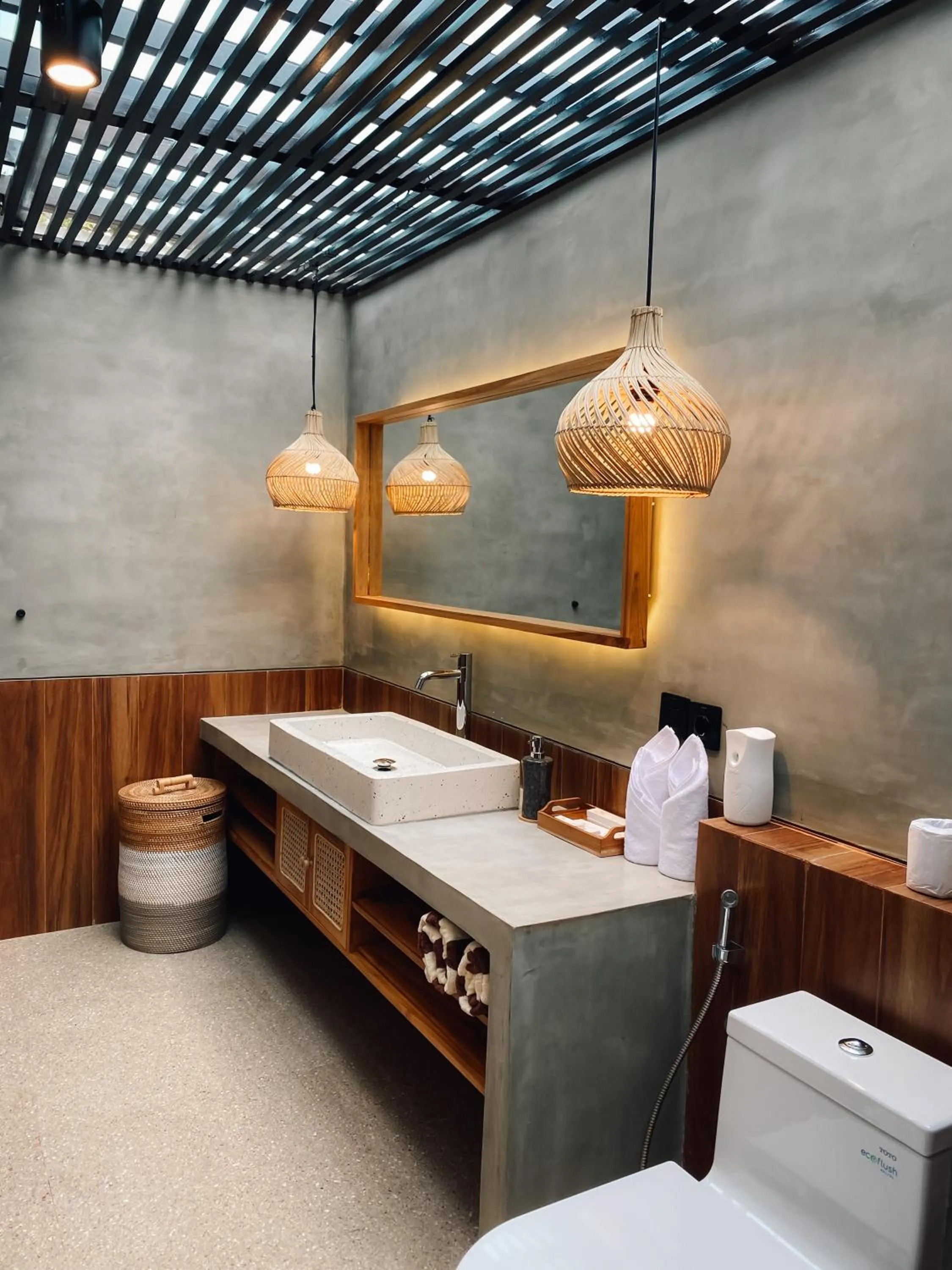 Bathroom, Bed in Uluwatu Cottages