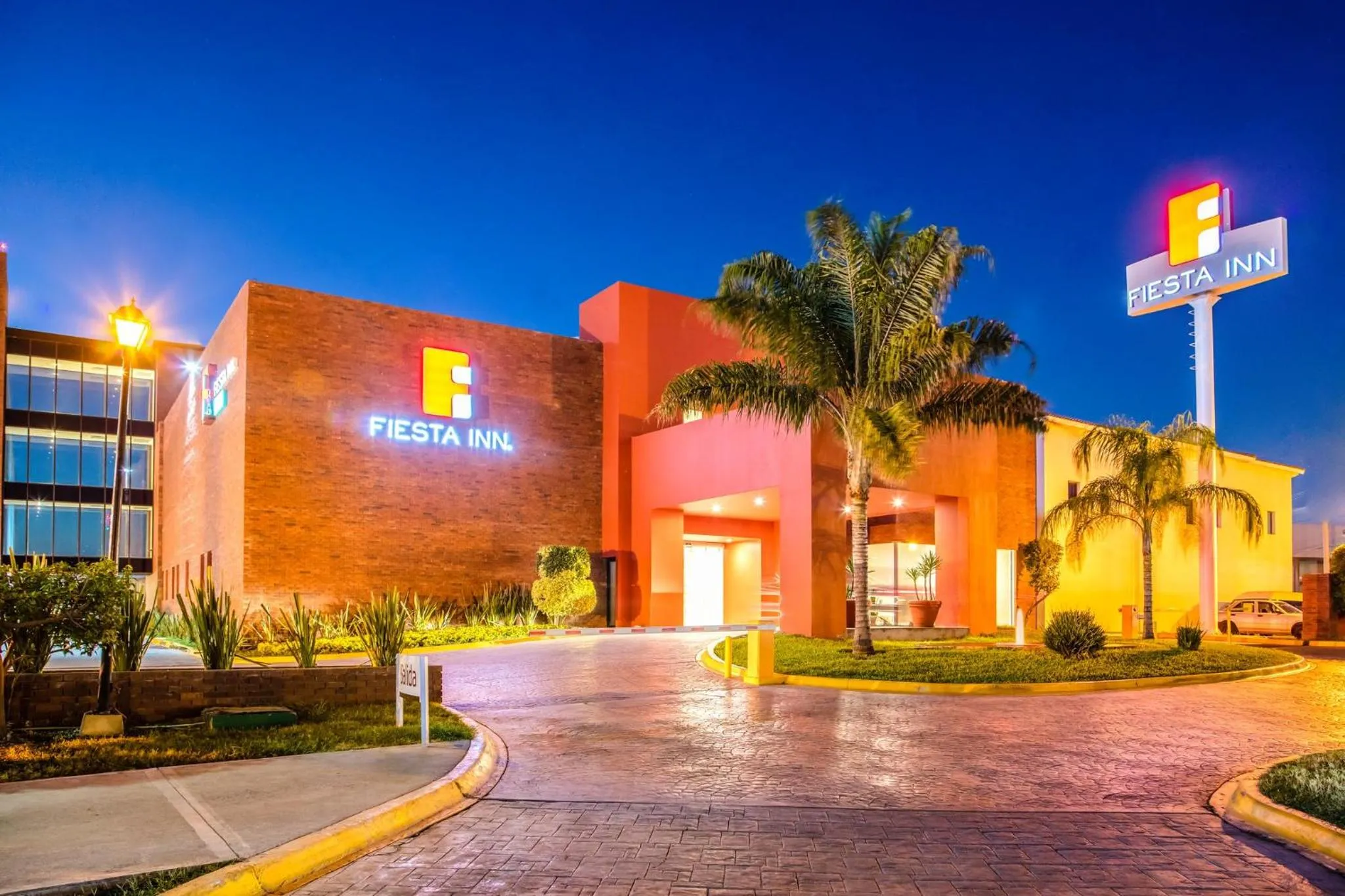 Property building in Fiesta Inn Monterrey la Fe