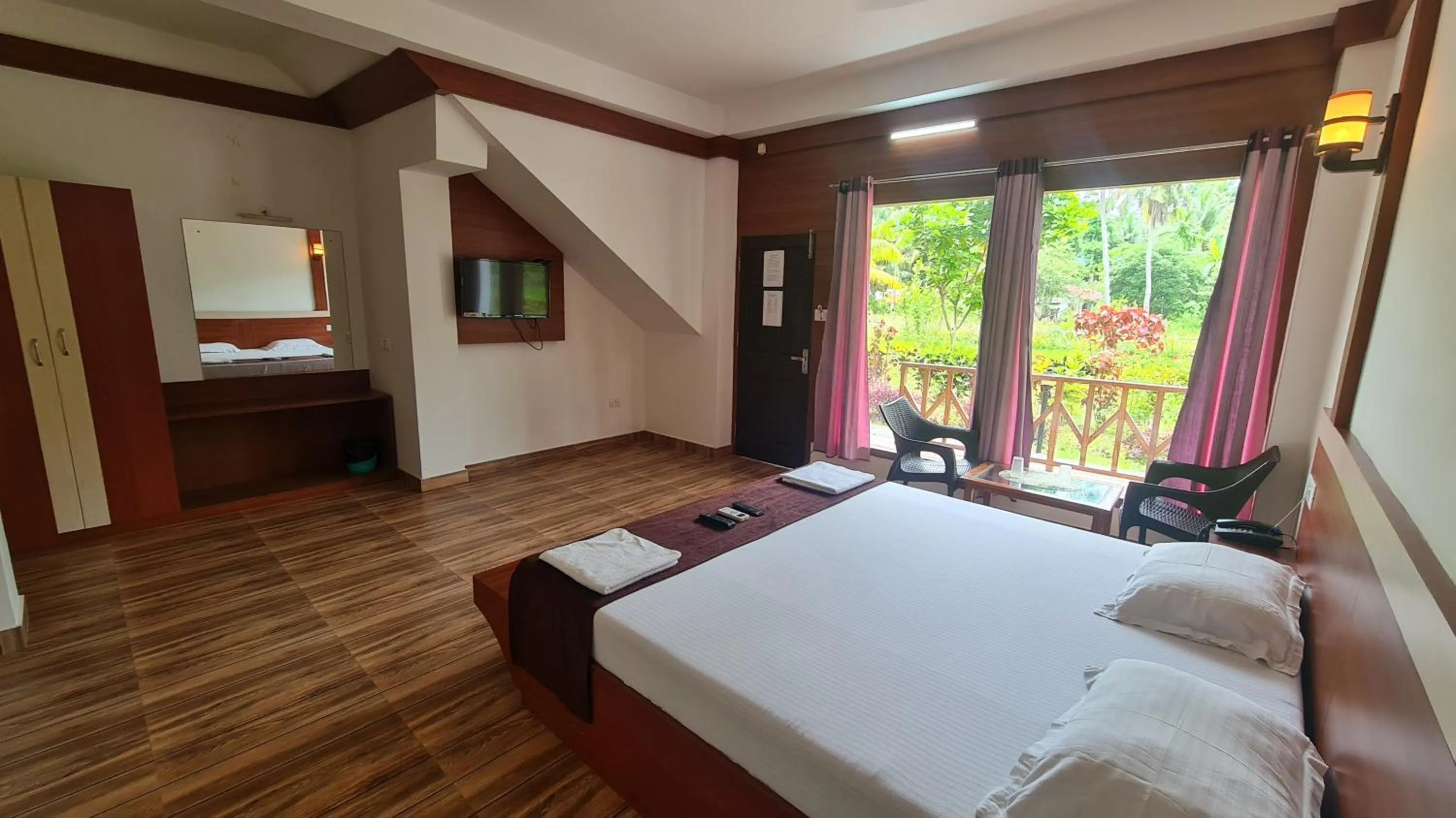 Bed in Hotel Exotica Squares