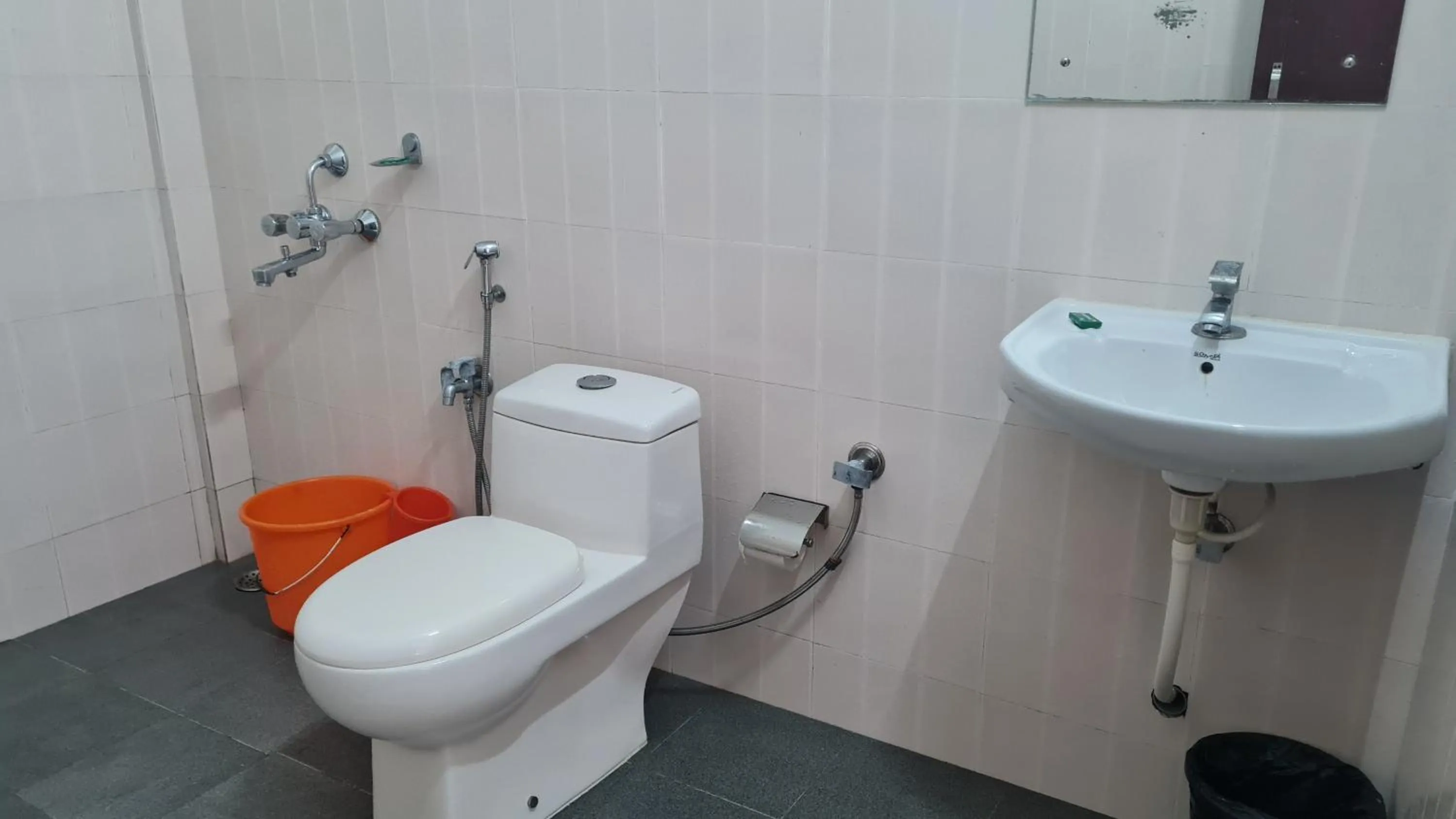 Toilet in Hotel Exotica Squares