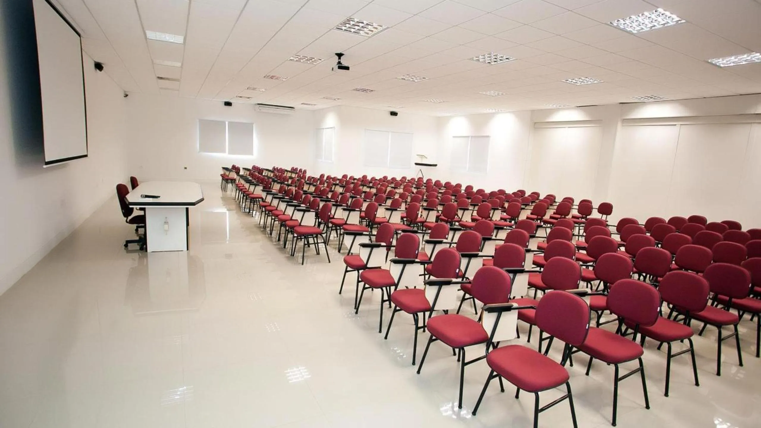 Meeting/conference room in Tropicanas Hotel e Eventos