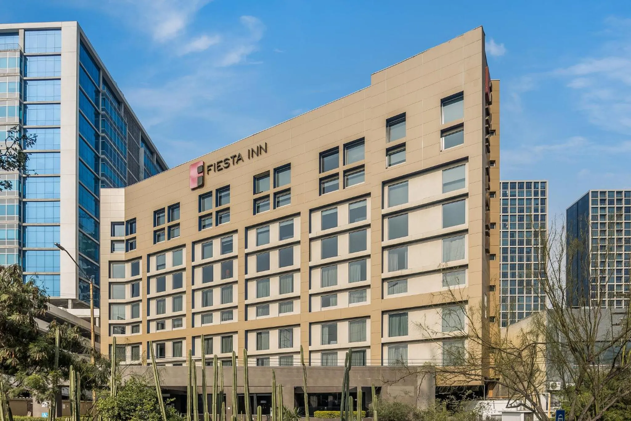 Property building in Fiesta Inn Monterrey Valle