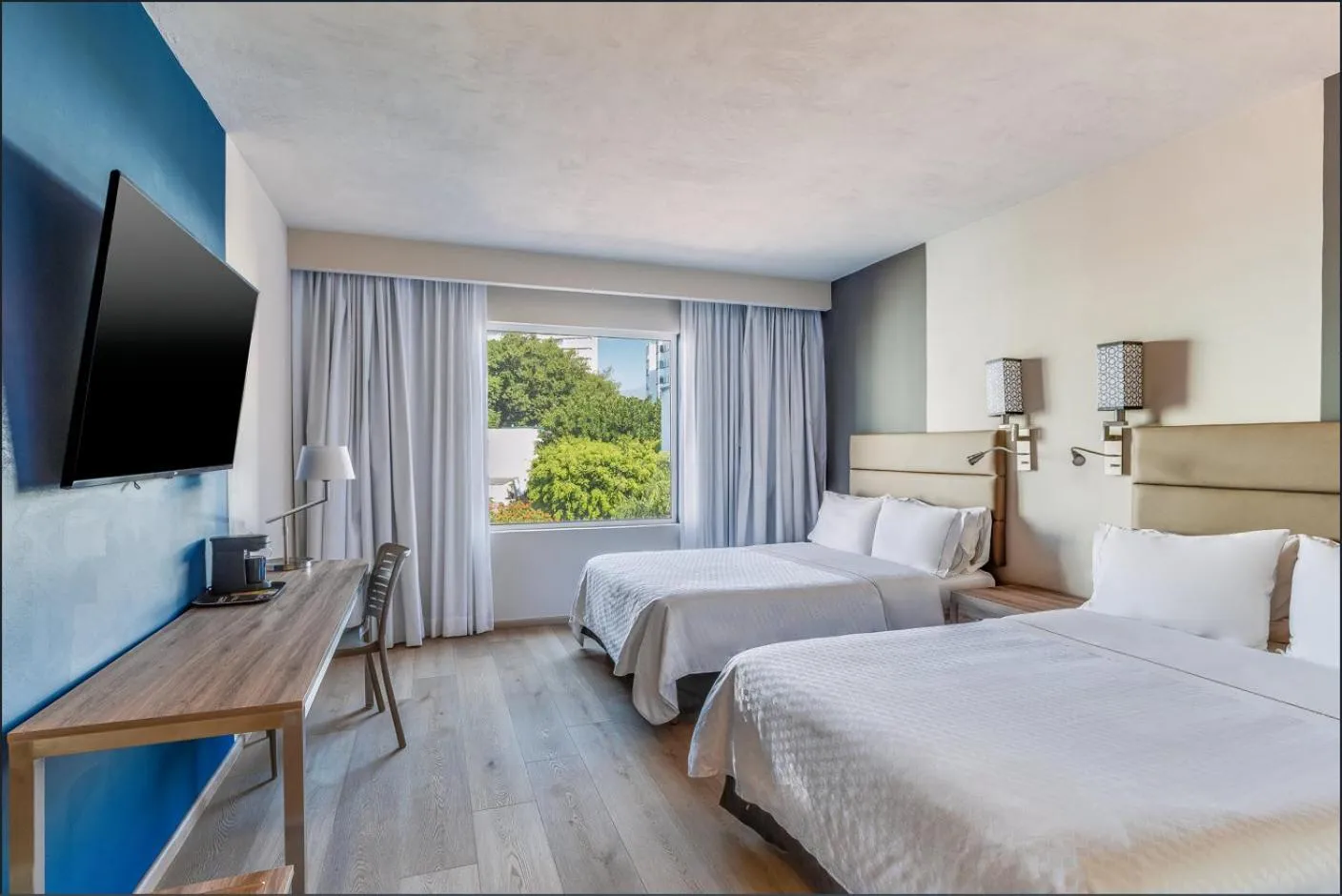 Bed in Fiesta Inn Monterrey Valle