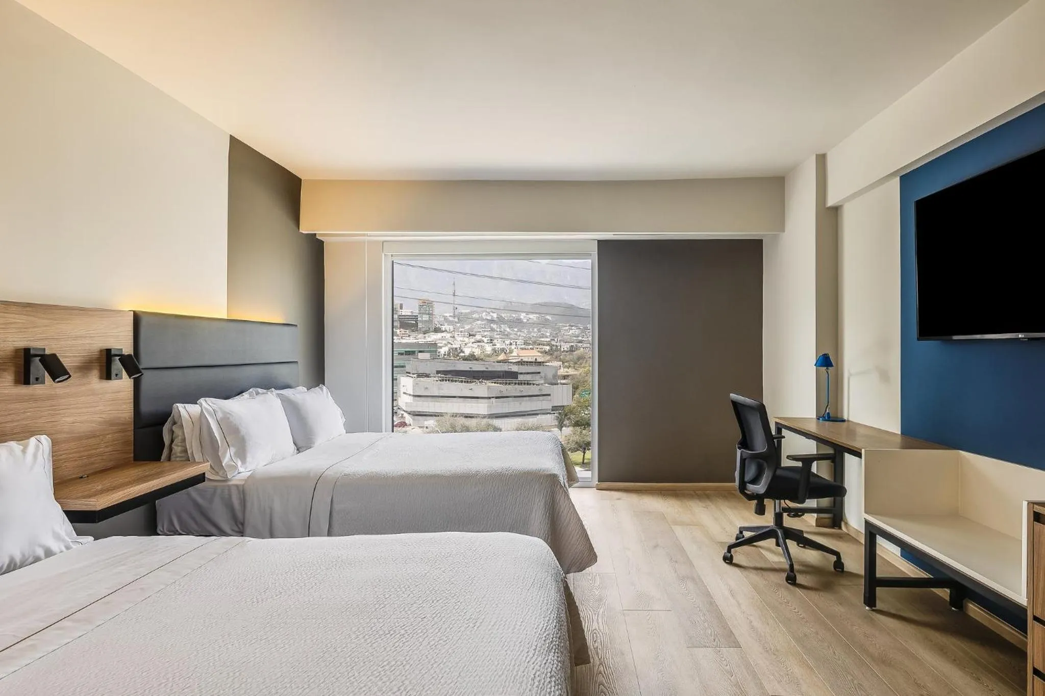 Bedroom, Bed in Fiesta Inn Monterrey Valle