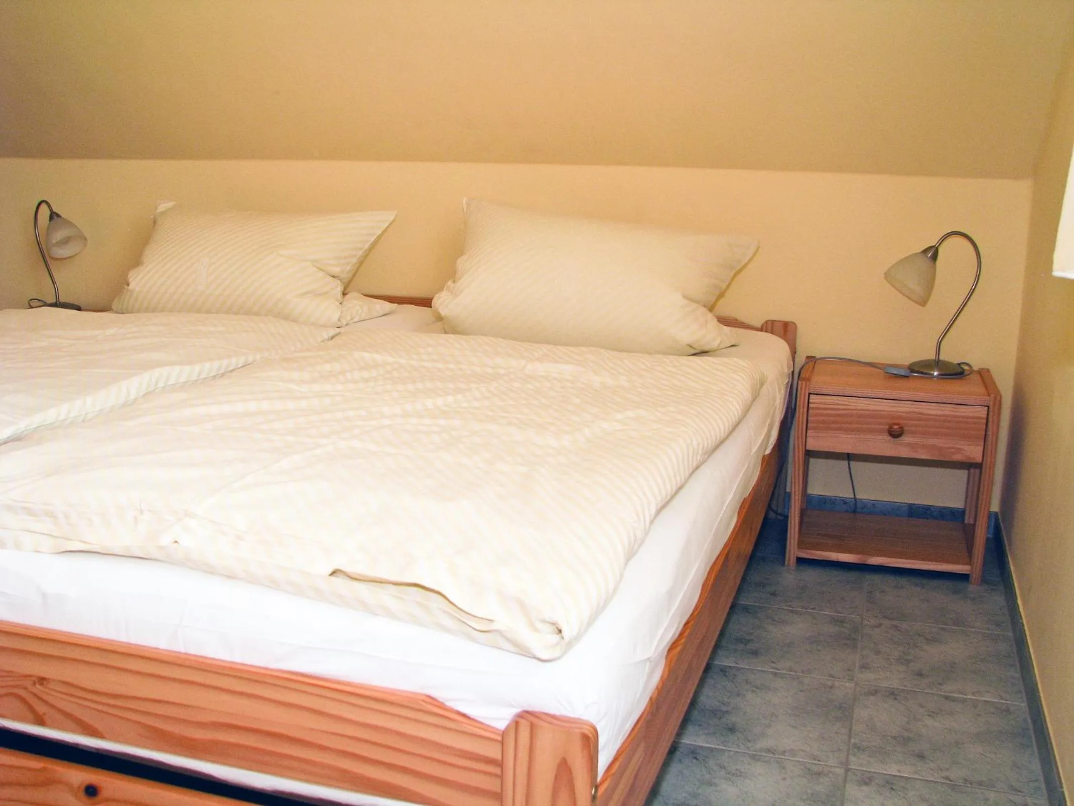 Bed in Hütigendachs, FW 6