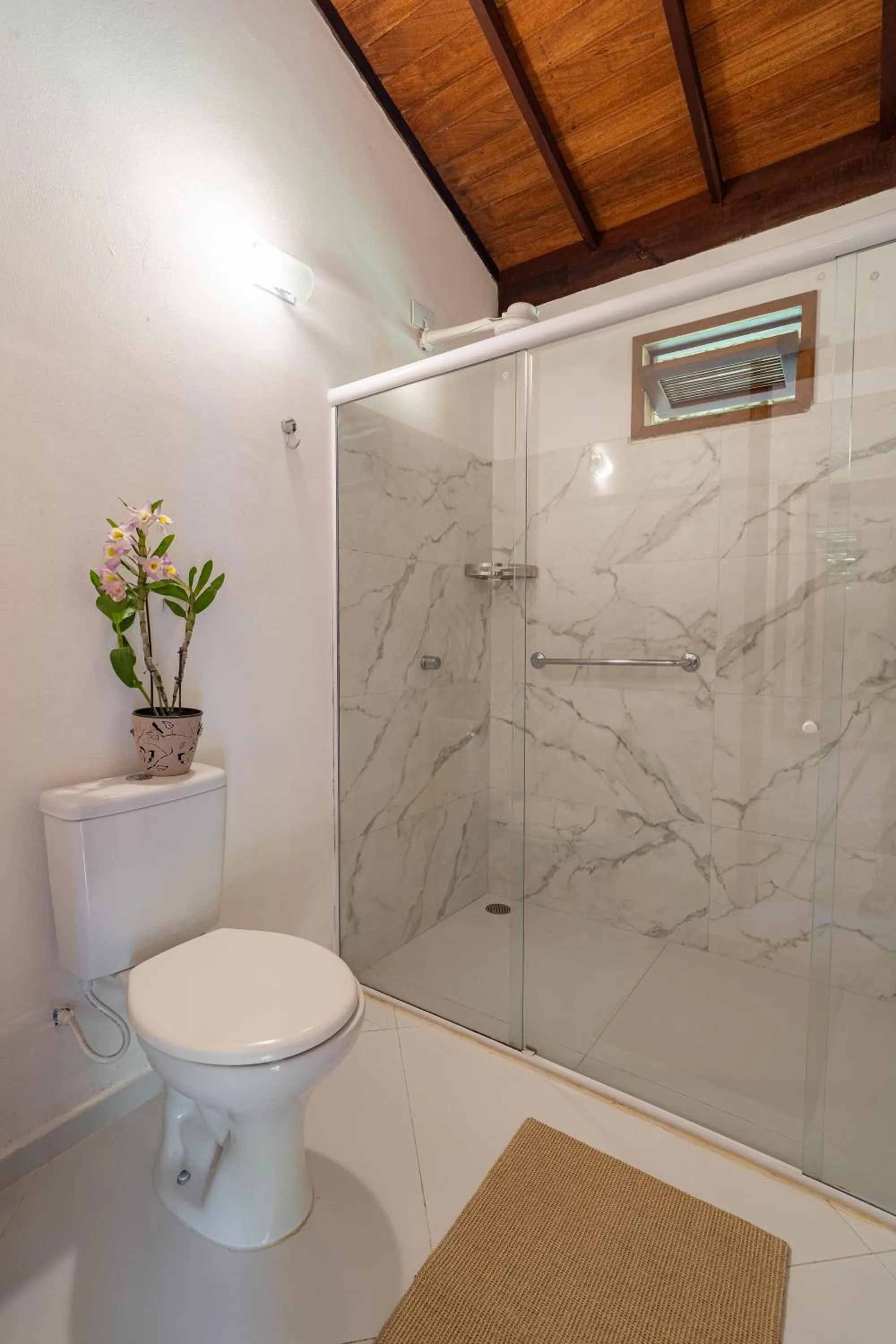 Bathroom in Pousada Samambaia