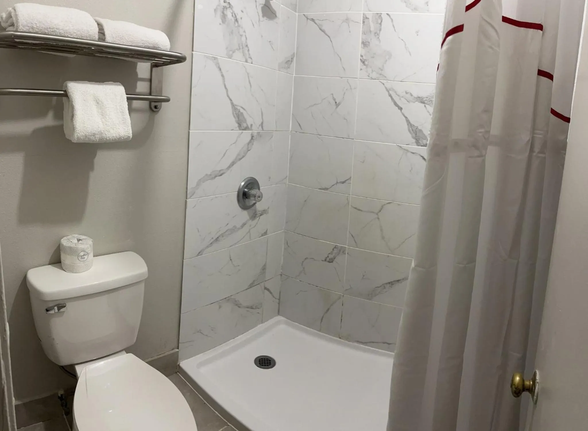 Bathroom in Red Roof Inn Kimball, TN I-24