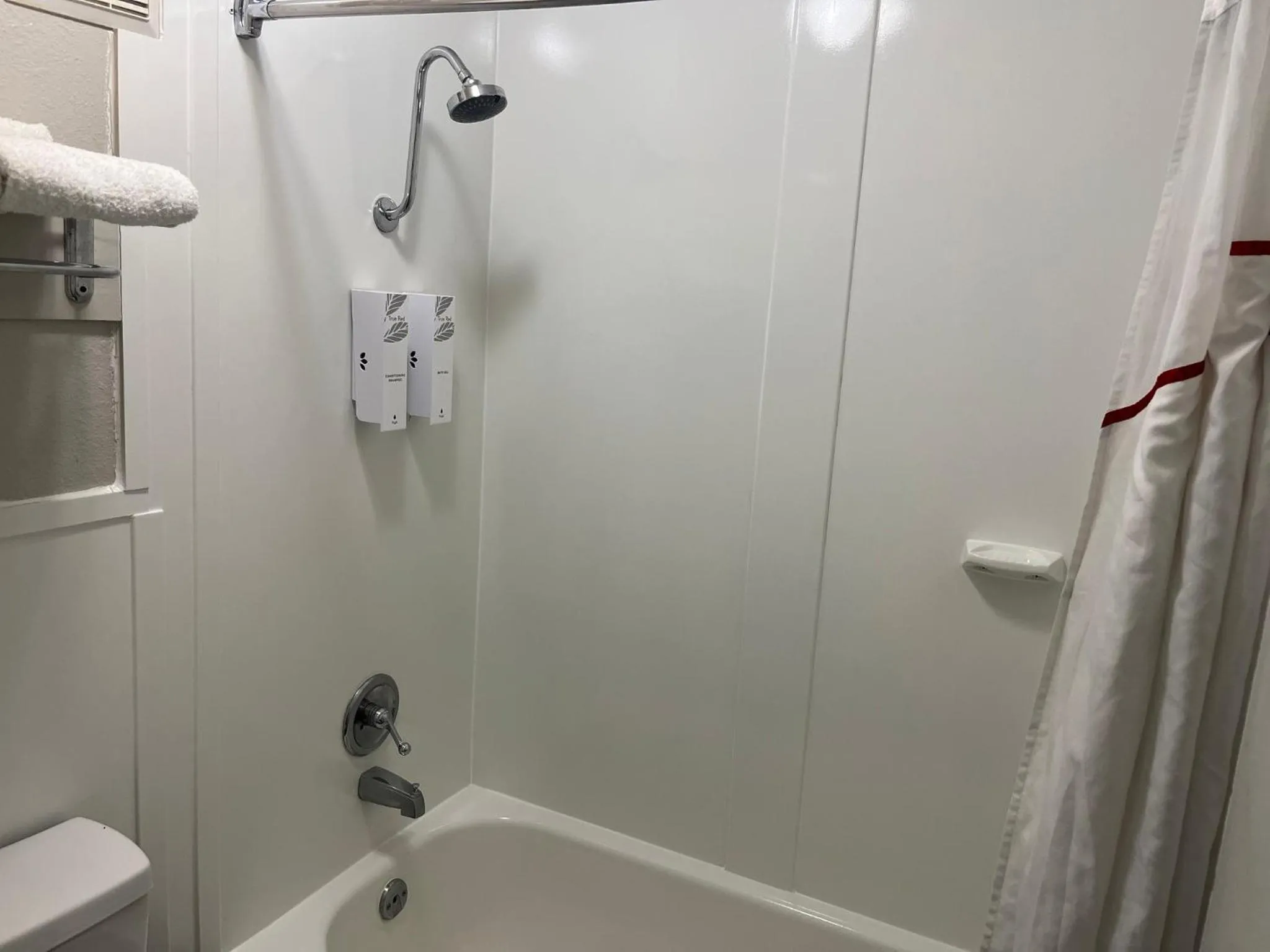 Bathroom in Red Roof Inn Kimball, TN I-24