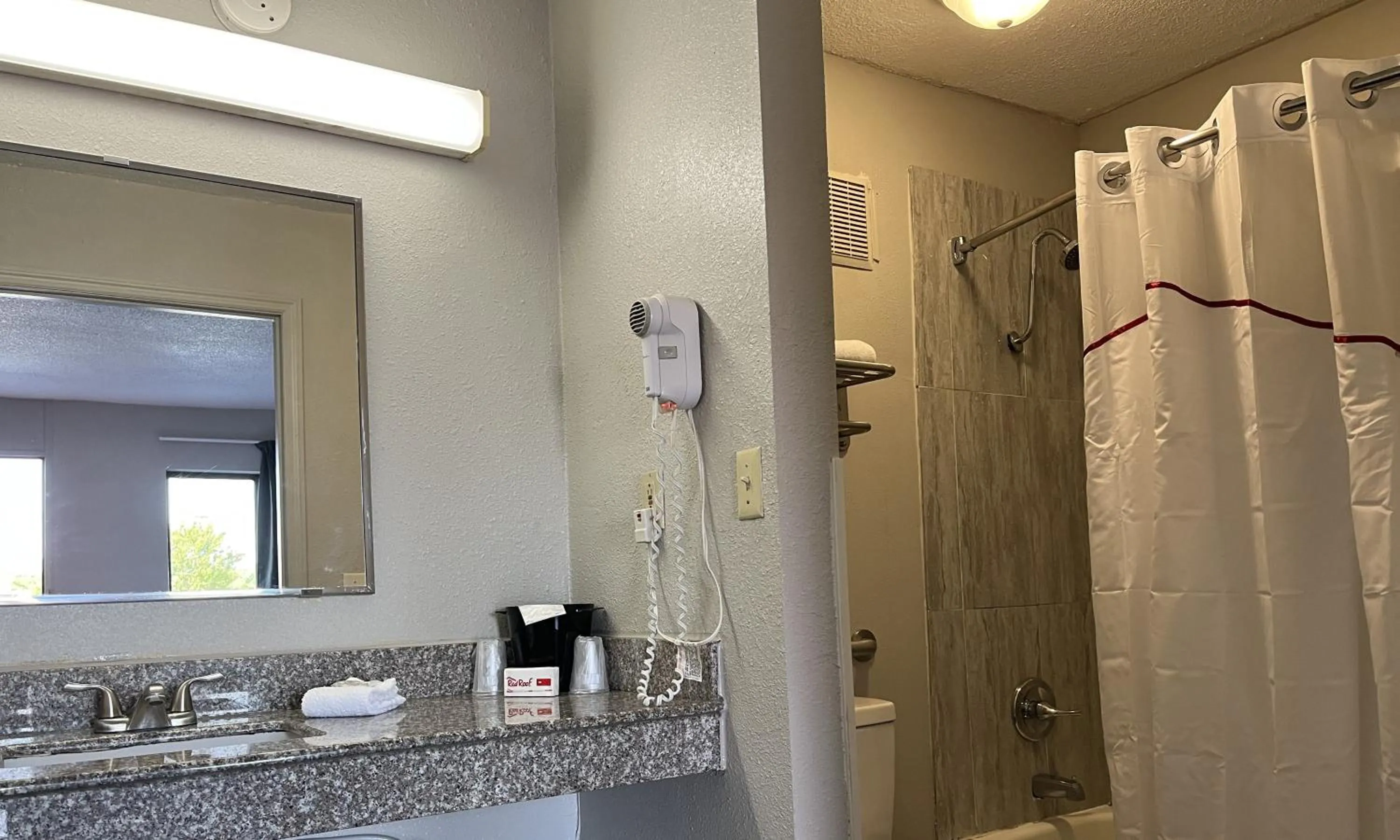 Bathroom in Red Roof Inn Kimball, TN I-24