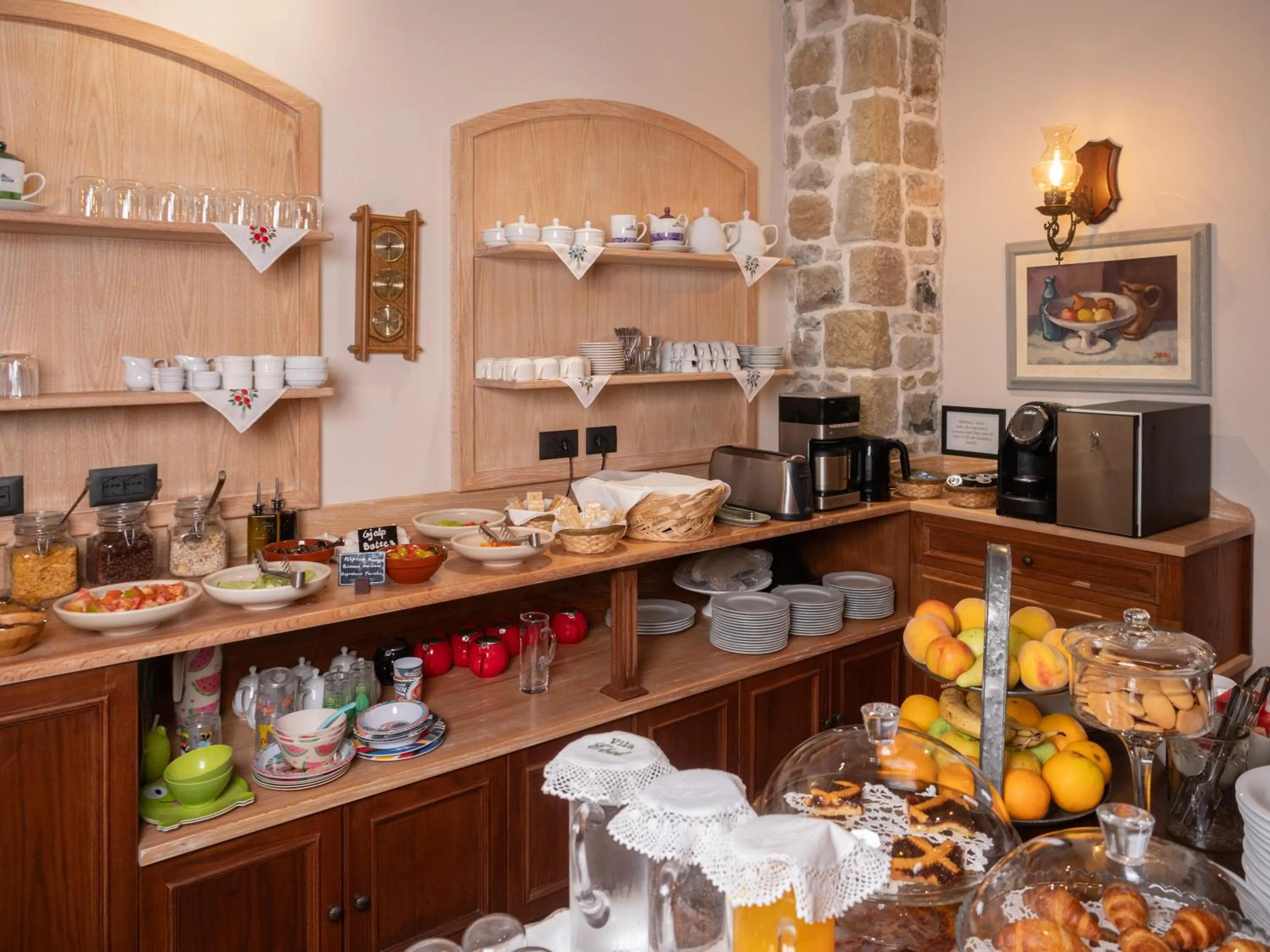 Restaurant/places to eat in Vila Ebel Hotel Pool & Spa