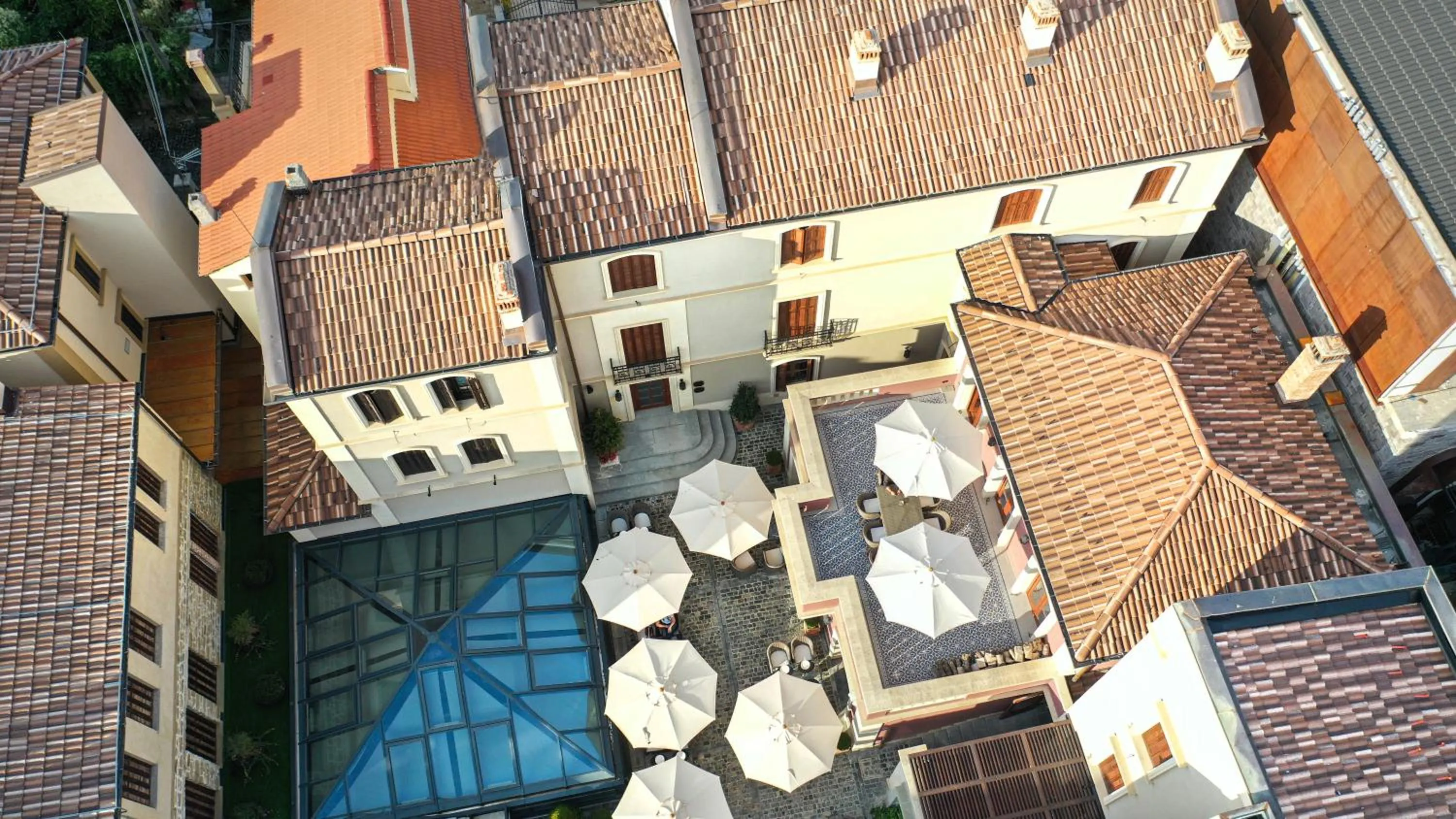 Property building in Vila Ebel Hotel Pool & Spa