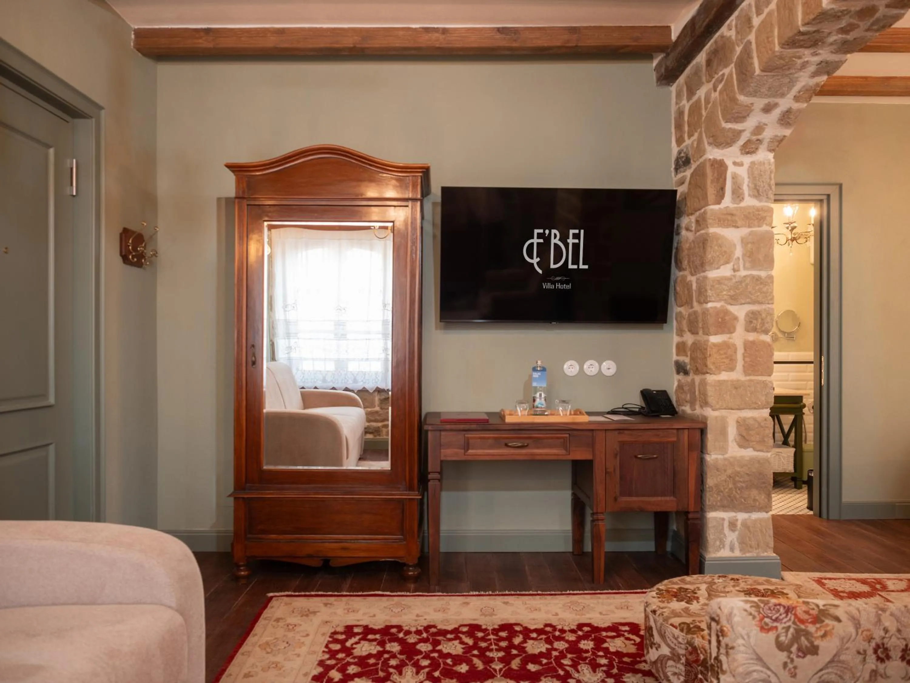 TV and multimedia in Vila Ebel Hotel Pool & Spa